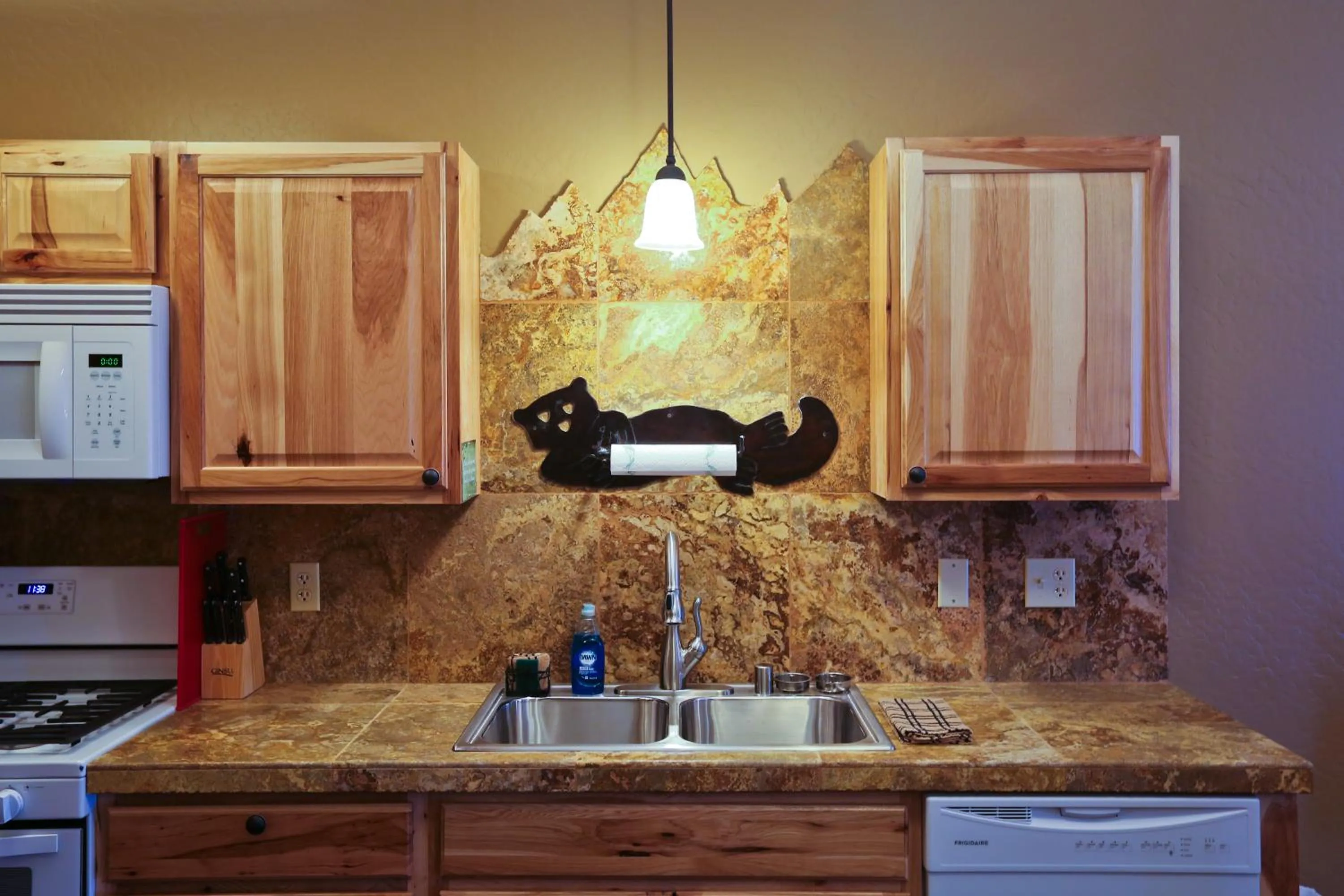 Kitchen or kitchenette in Baycrest Lodge