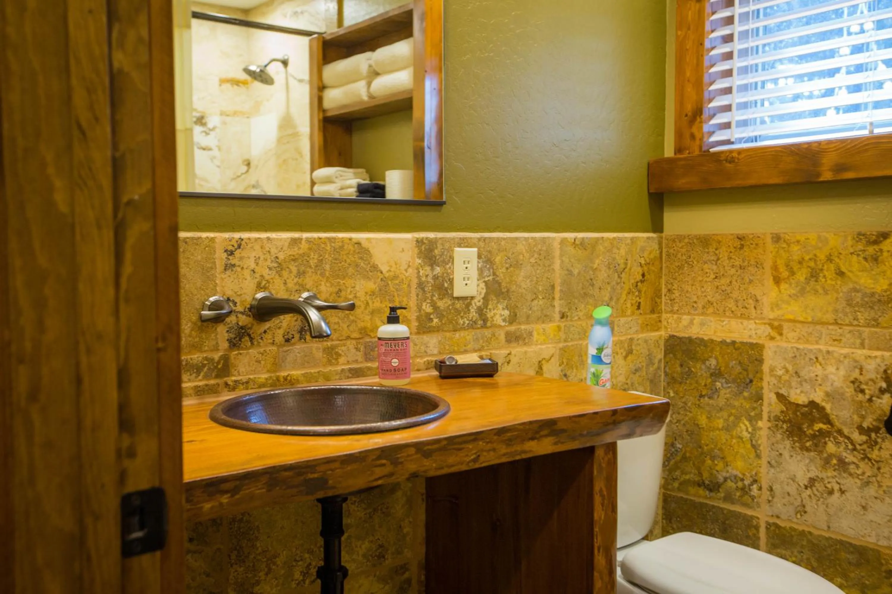 Bathroom in Baycrest Lodge