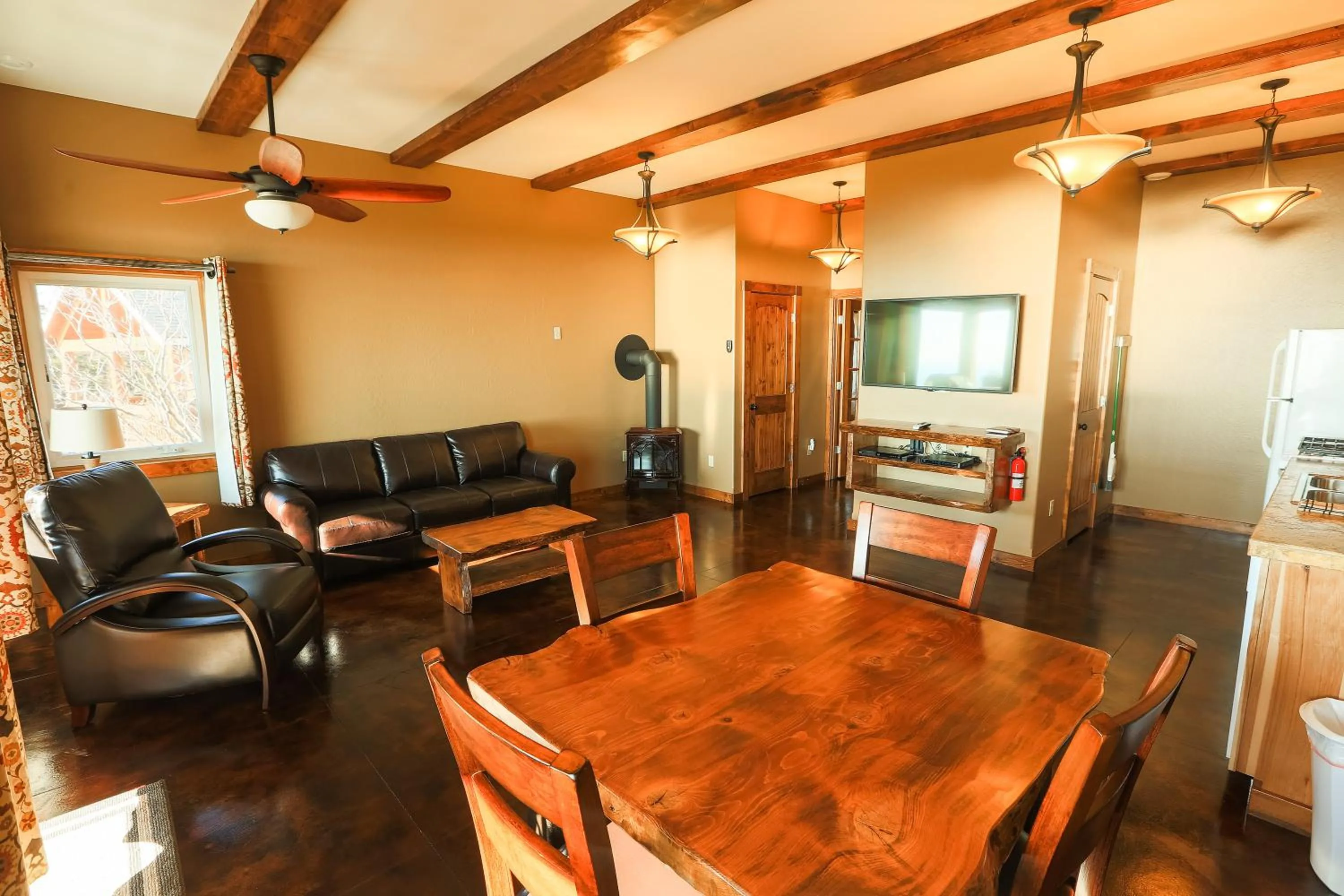 Kitchen or kitchenette in Baycrest Lodge