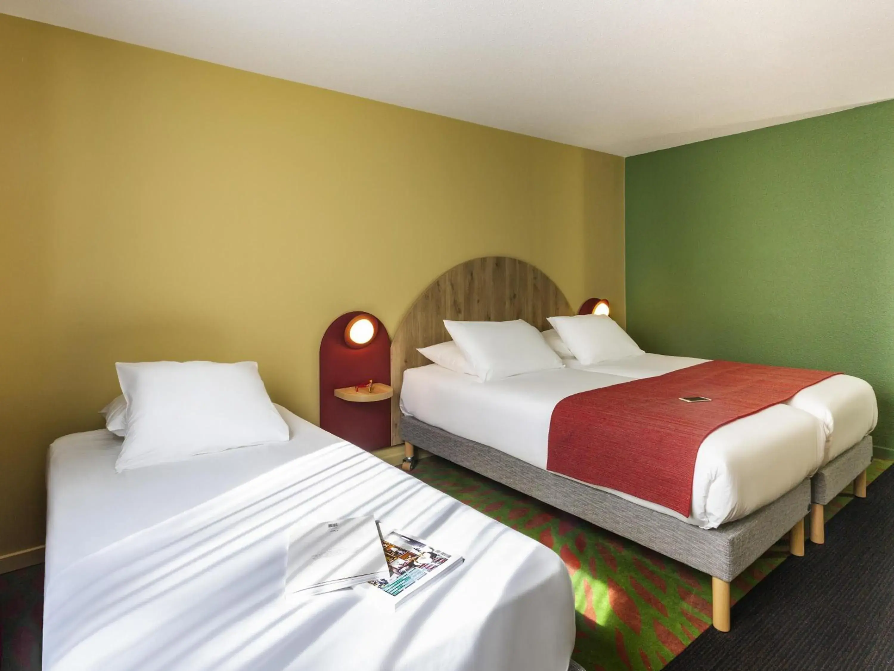 Classic Room with Three Single Beds in Ibis Styles Arlon Porte du Luxembourg Classic Room with Three Single Beds in Ibis Styles Arlon Porte du Luxembourg