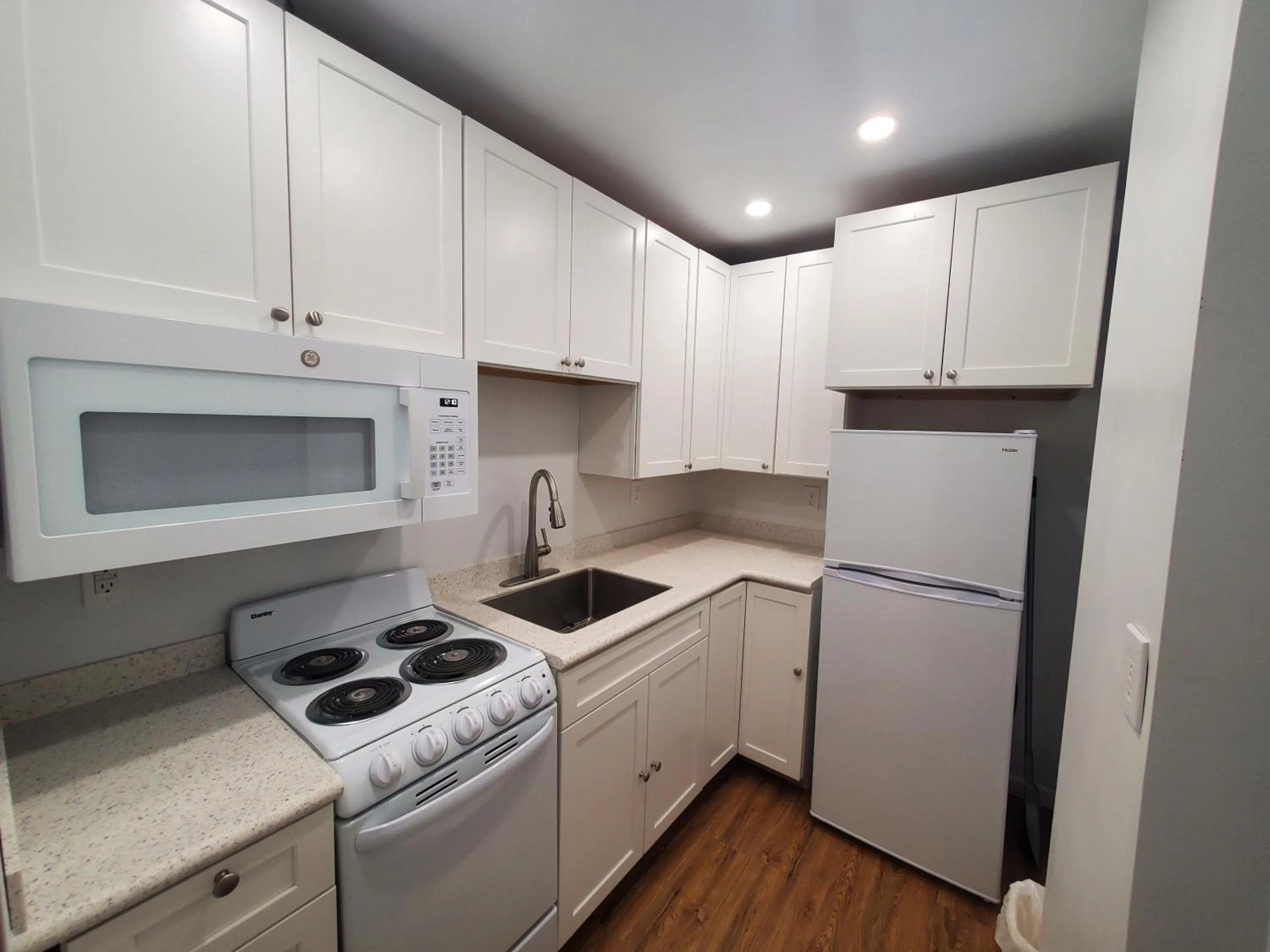 Kitchen or kitchenette in Lakewood Lodge & Restaurant