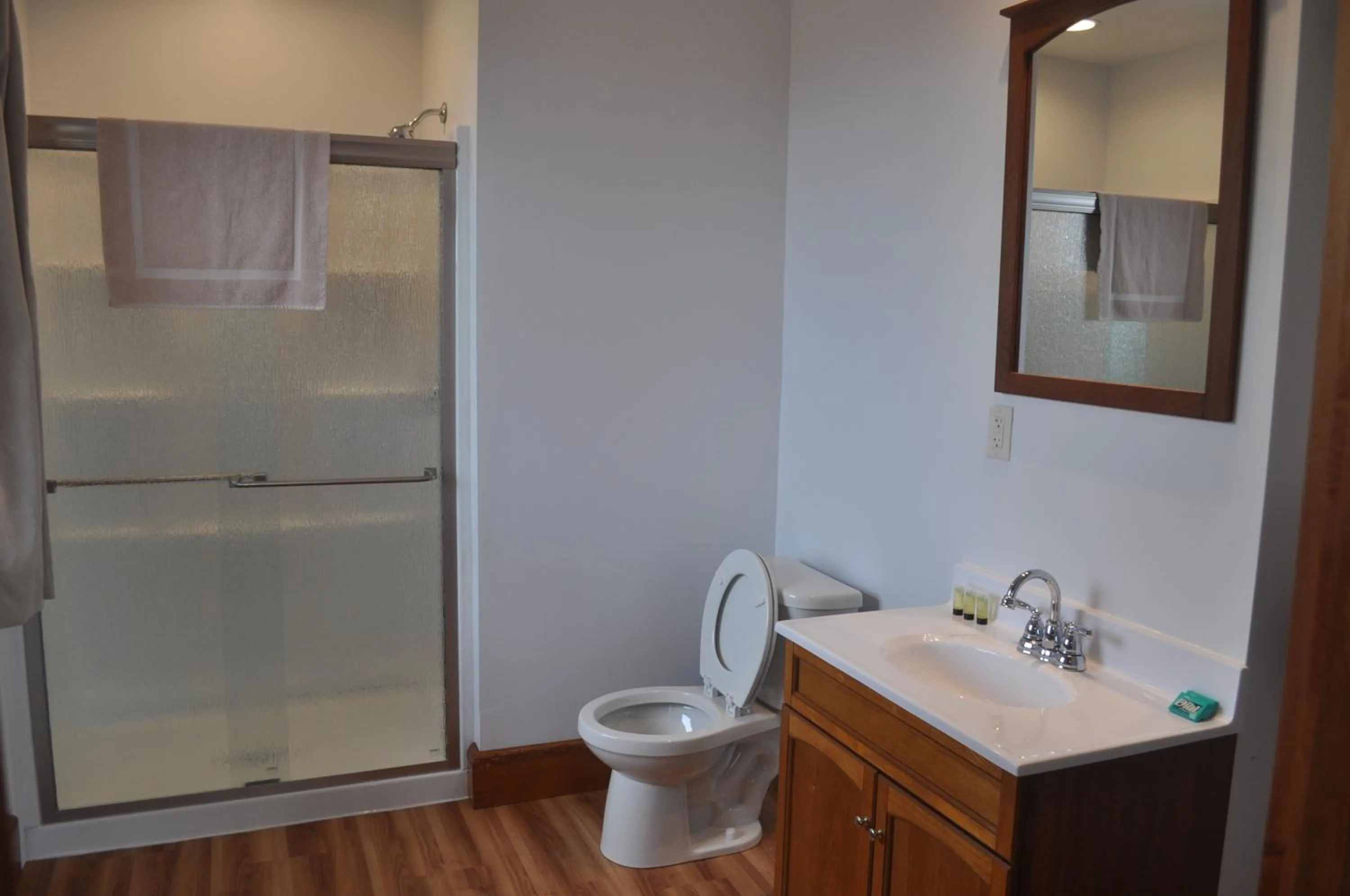 Bathroom in Lakewood Lodge & Restaurant