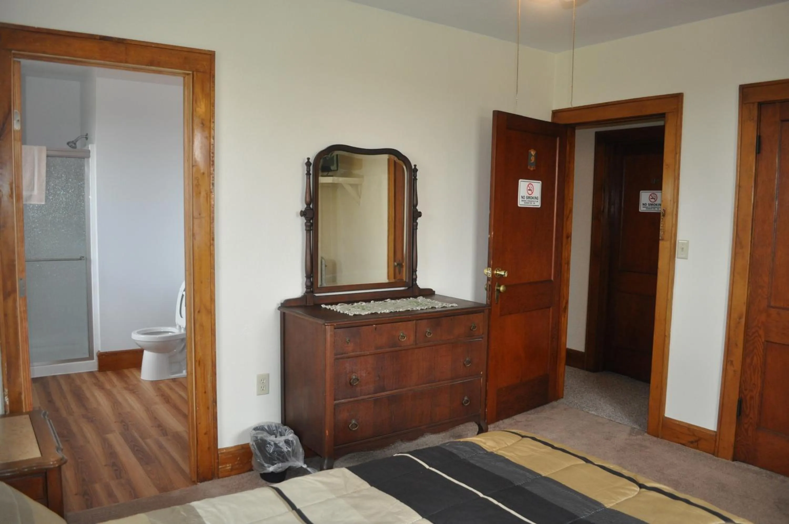 Bedroom in Lakewood Lodge & Restaurant