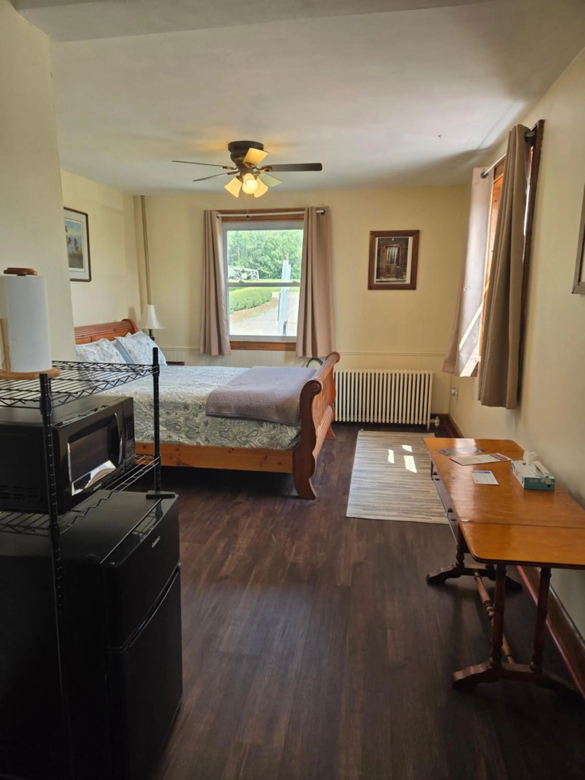 Bed in Lakewood Lodge & Restaurant