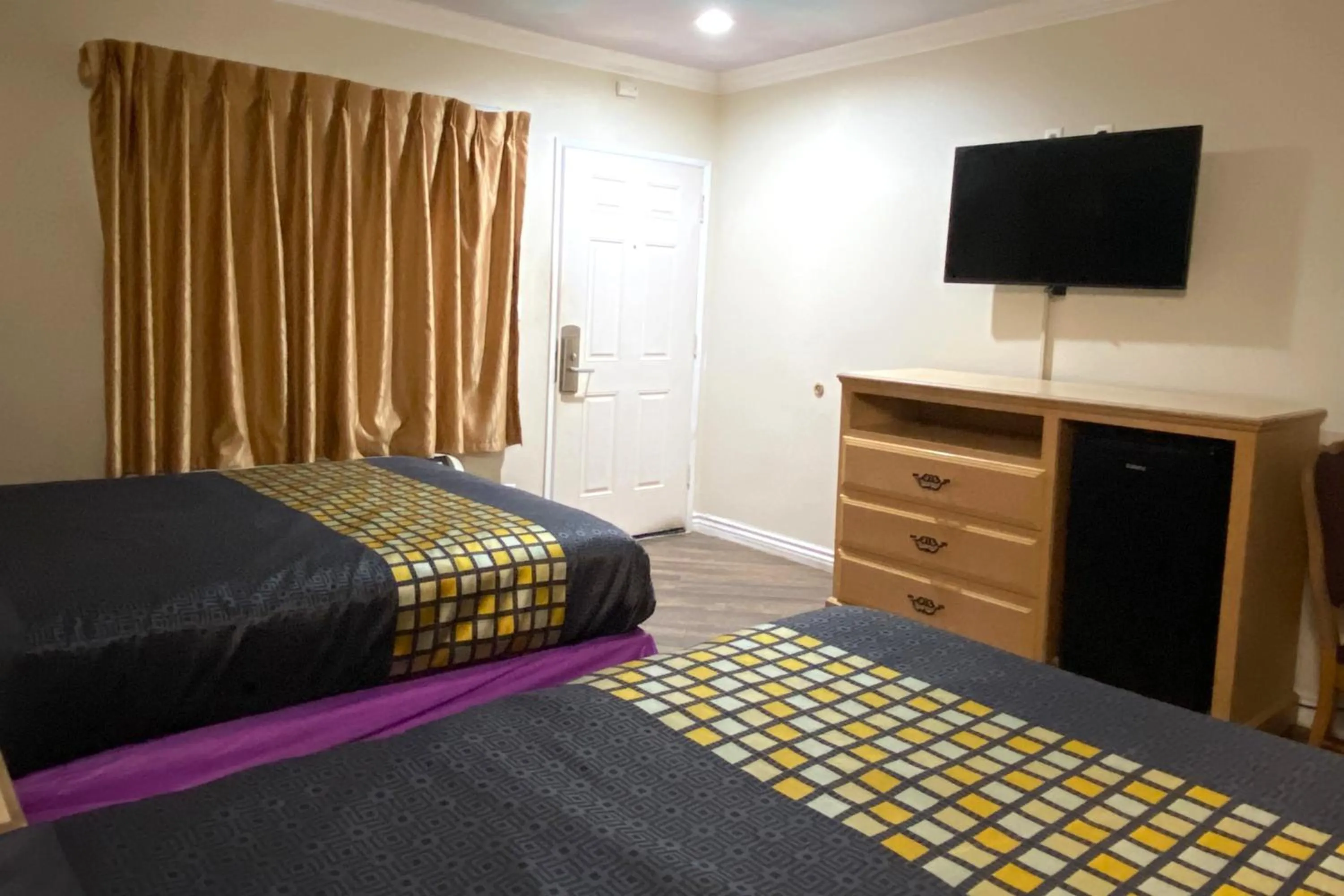 Bedroom, Bed in Robinhood Motel Anaheim West