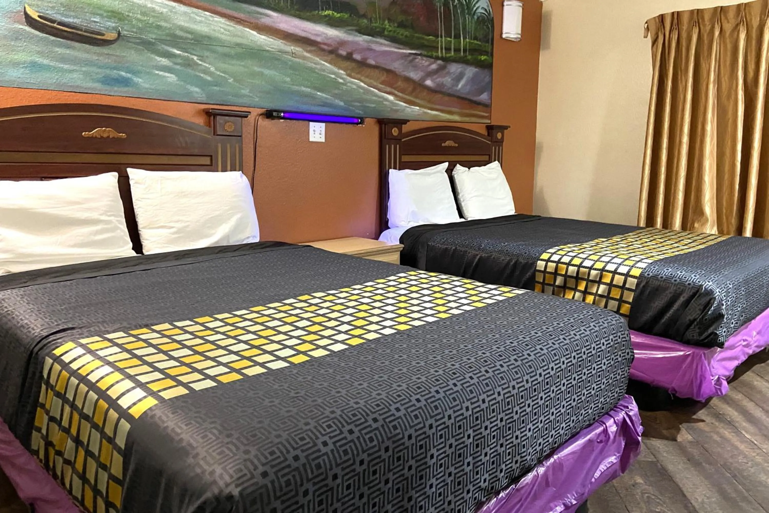 Bedroom, Bed in Robinhood Motel Anaheim West