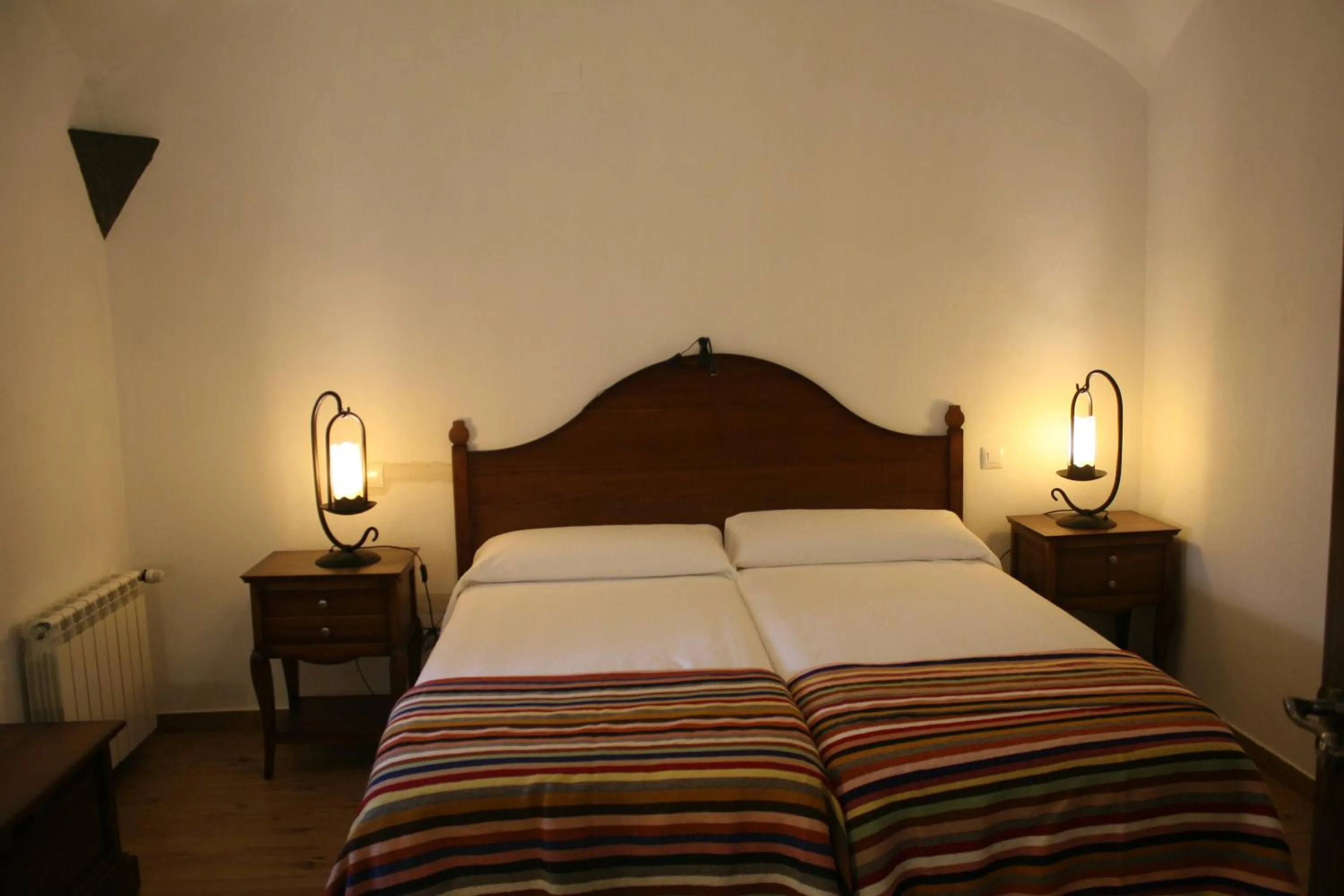 Bed in Hotel Rural Las Grullas
