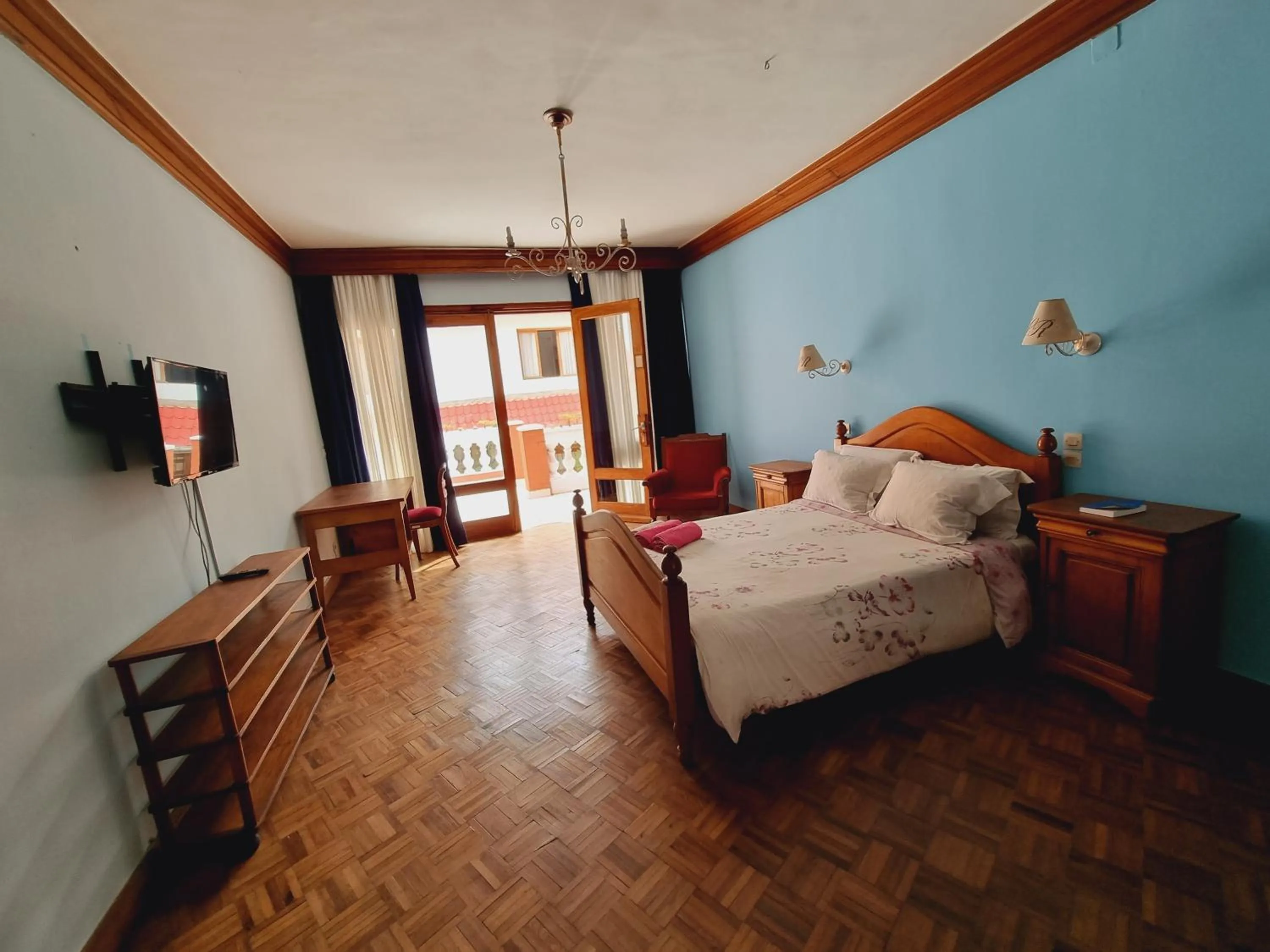 View (from property/room), Bed in La Résidence d'Ankerana