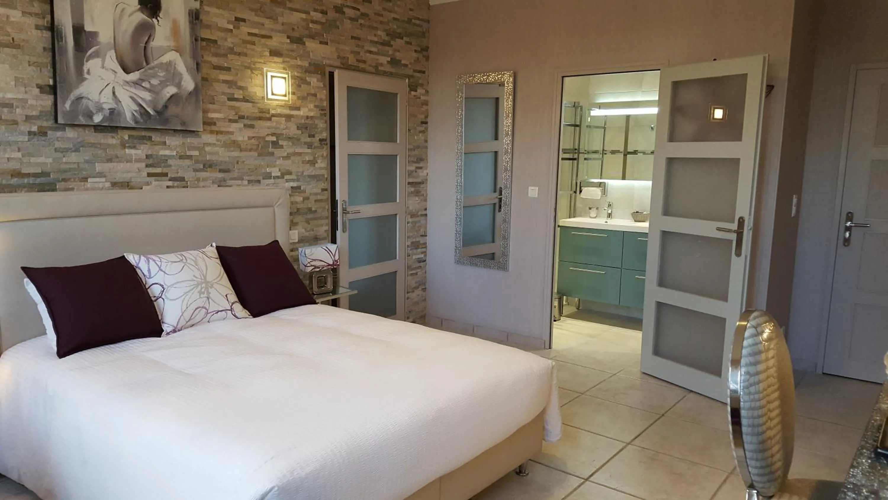 Photo of the whole room, Bed in Le Mas Champenois