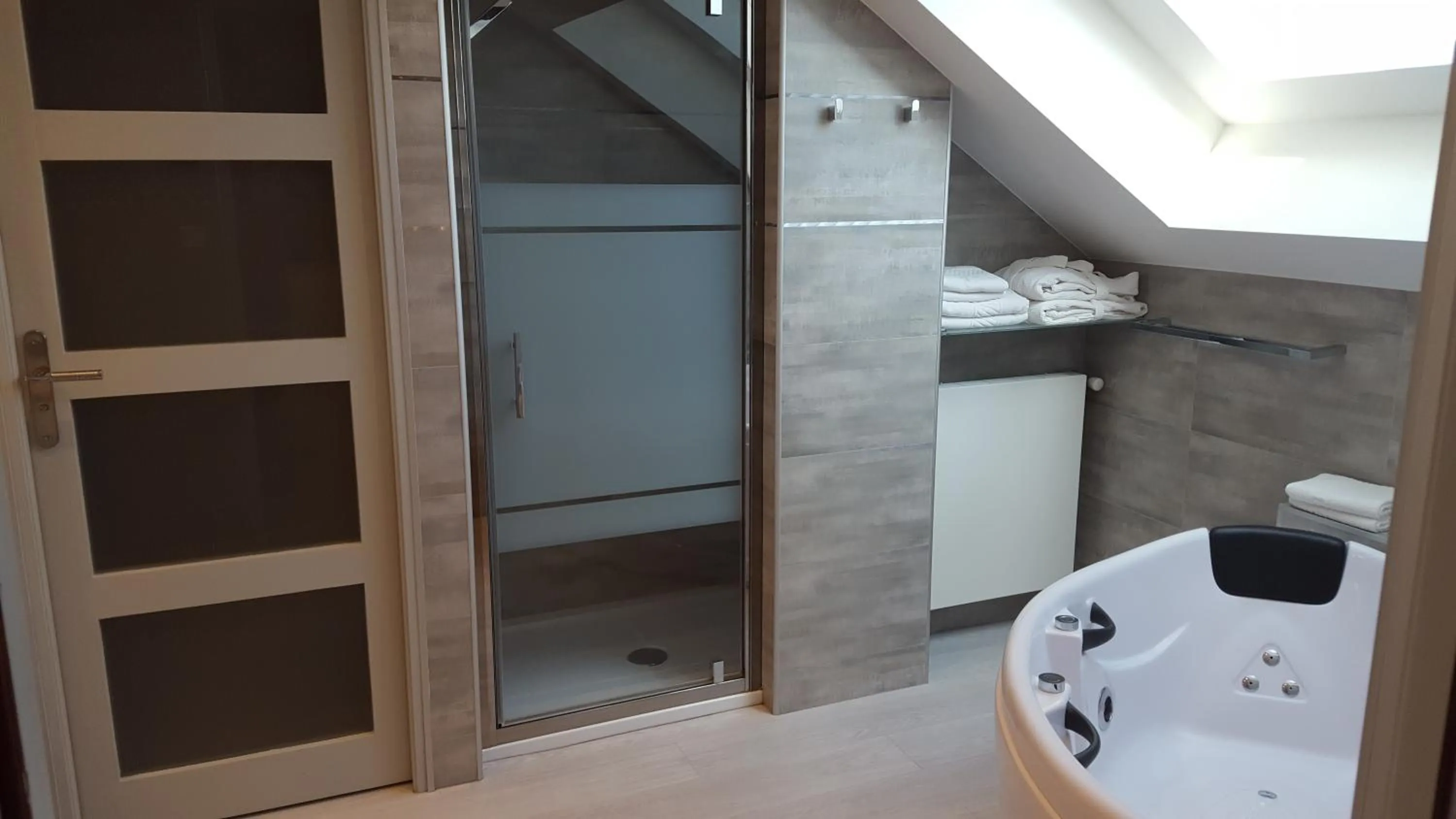 Bathroom in Le Mas Champenois