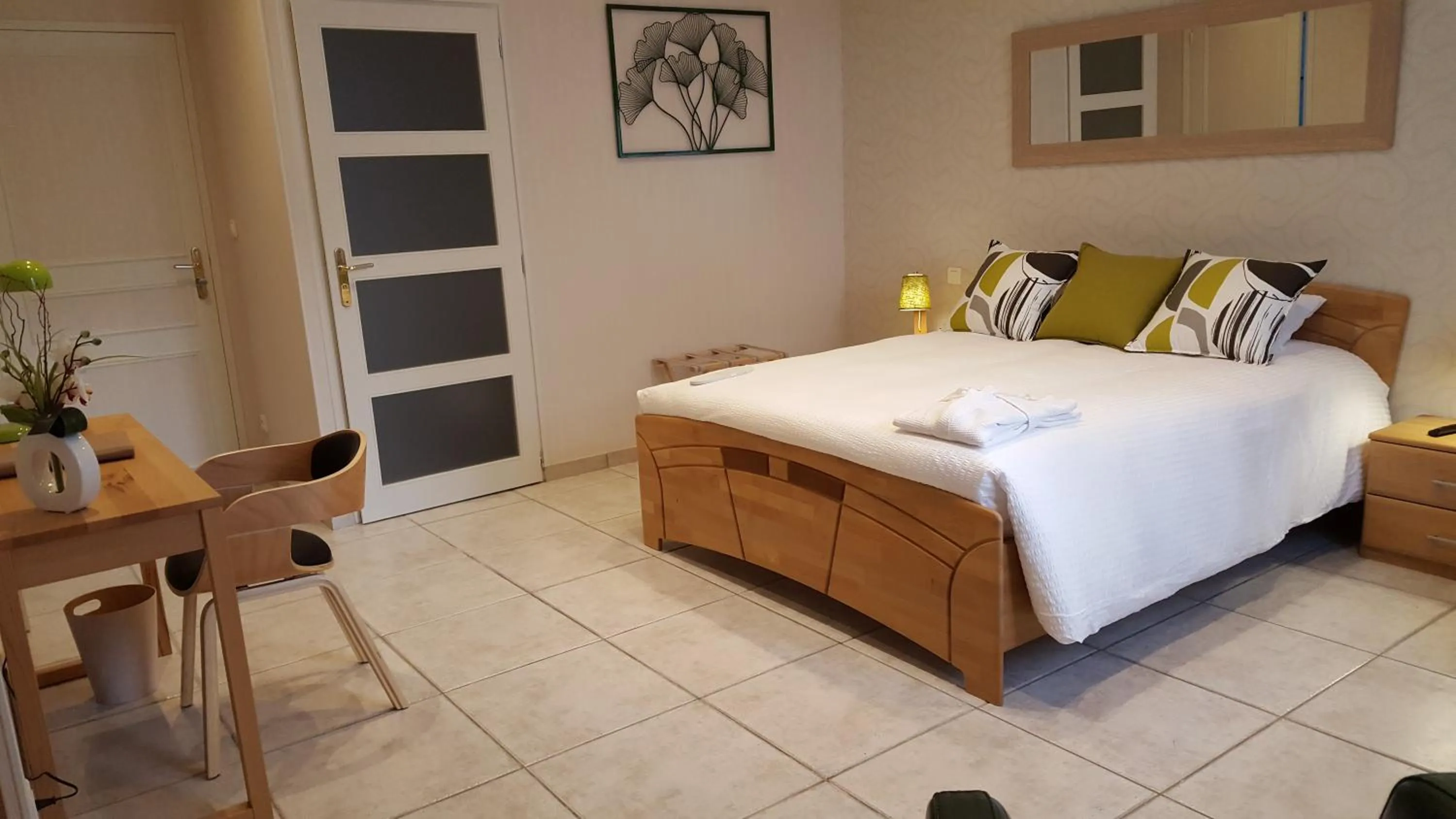 Photo of the whole room, Bed in Le Mas Champenois