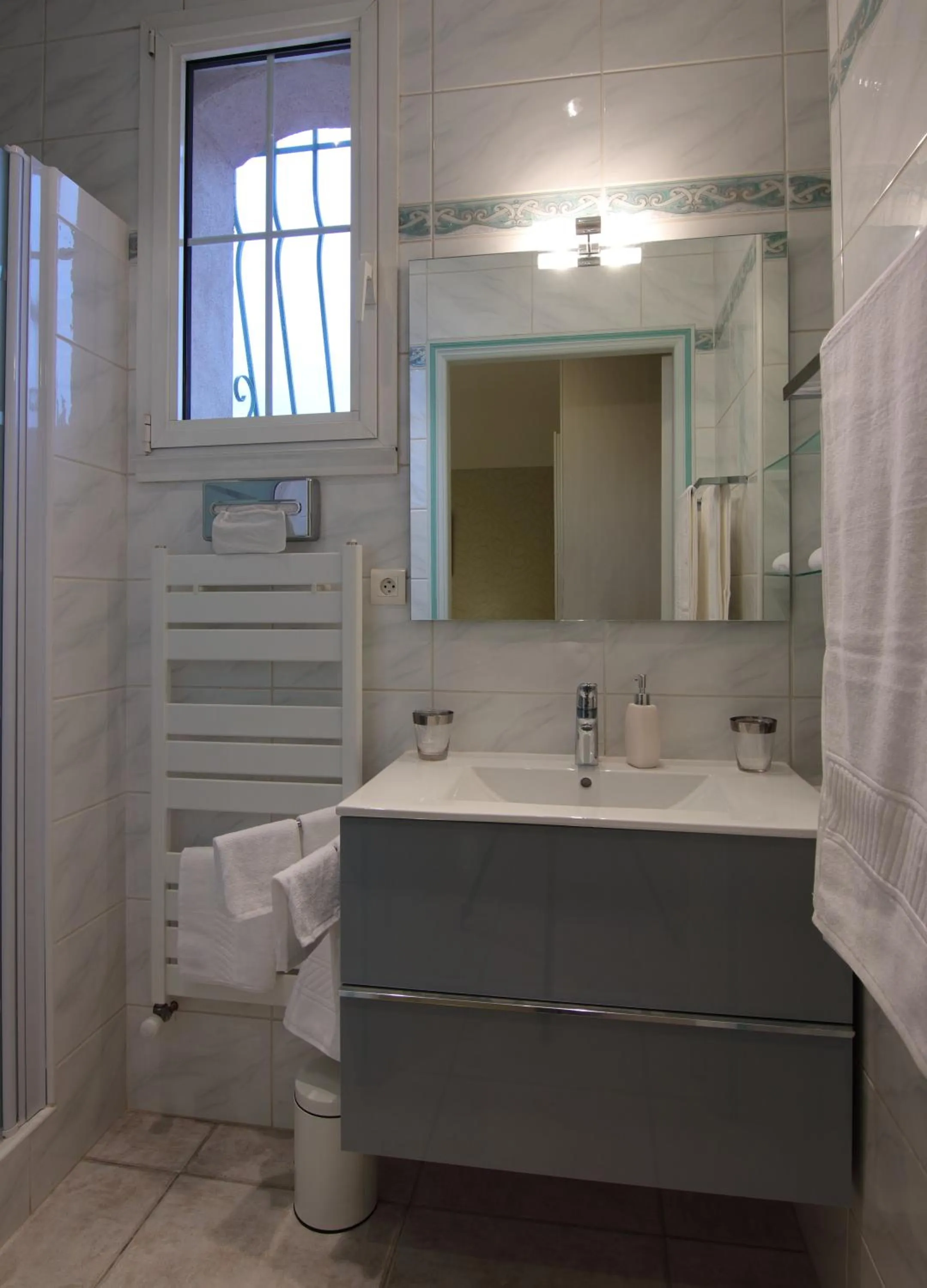 Shower in Le Mas Champenois