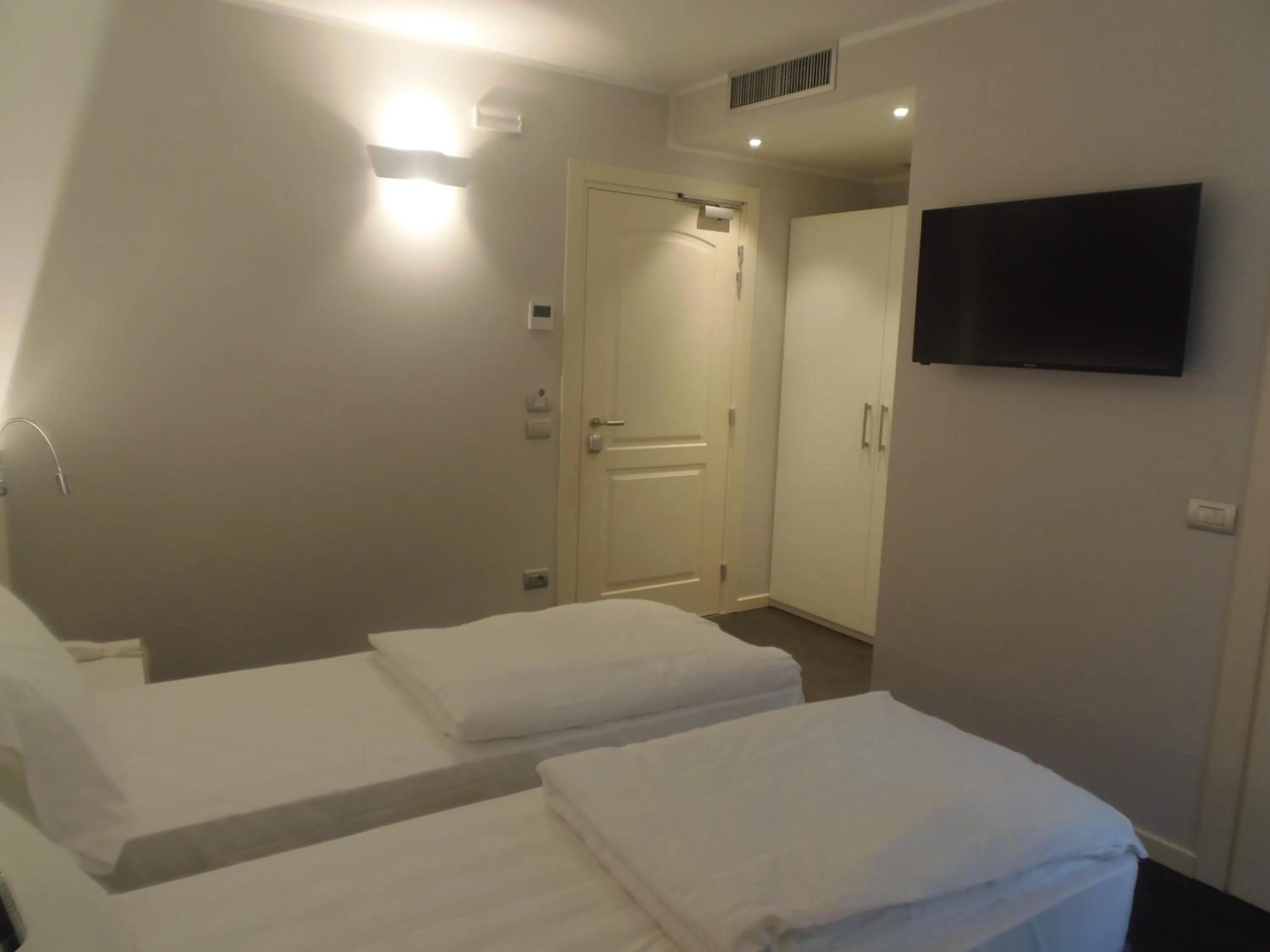 Bed in Albergo Dongo