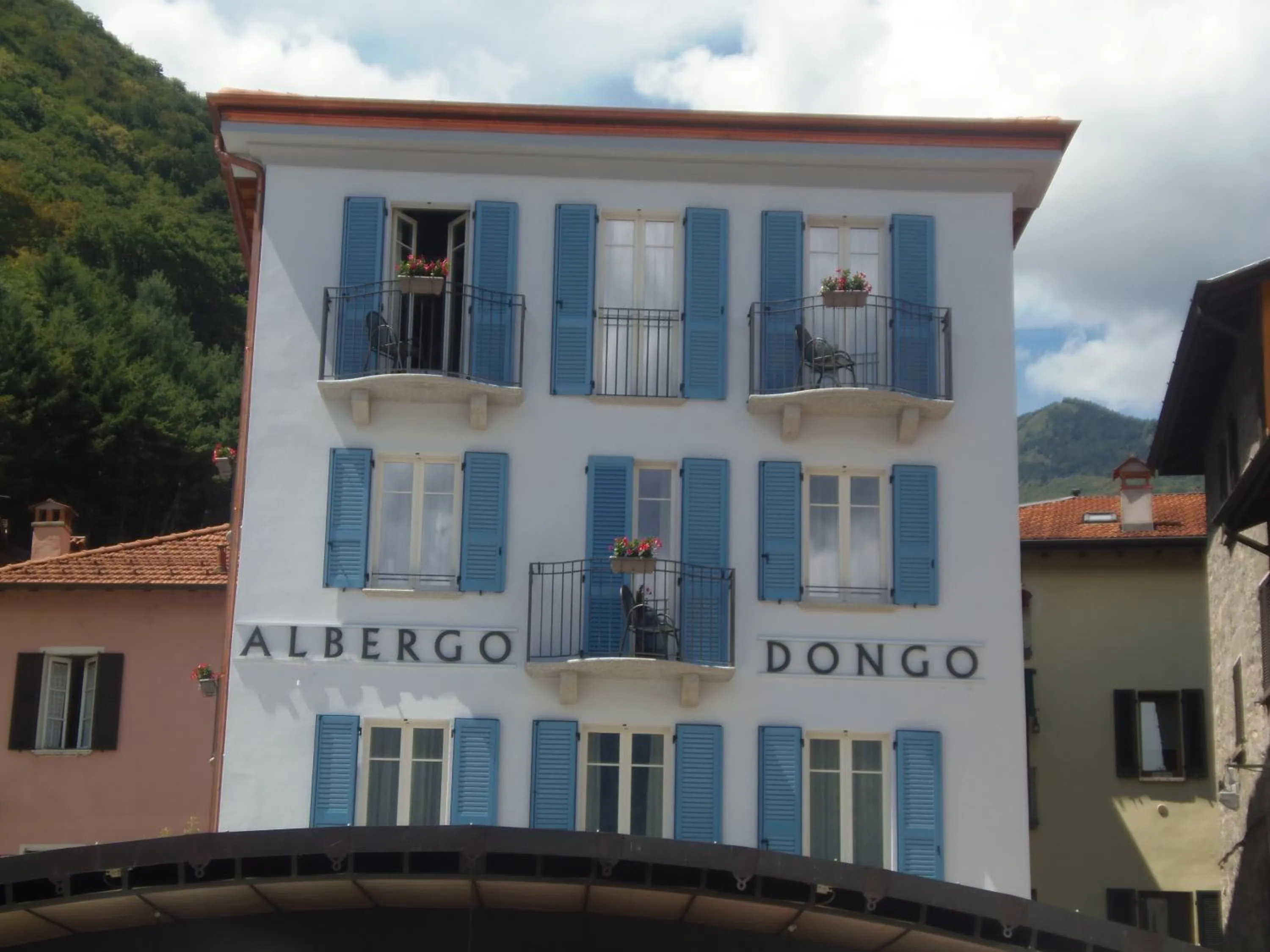 Property building in Albergo Dongo