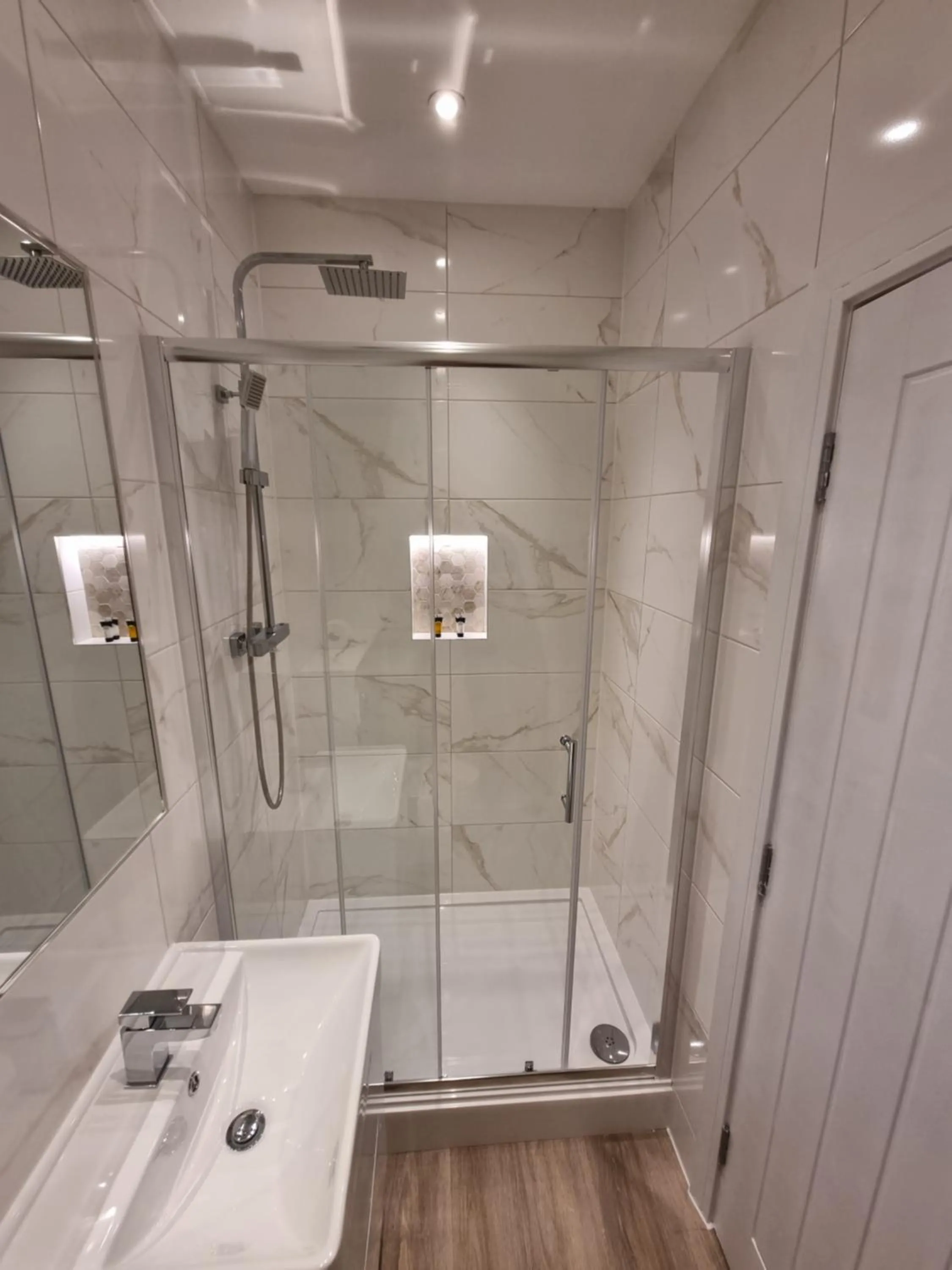 Bathroom in Hotel CG London