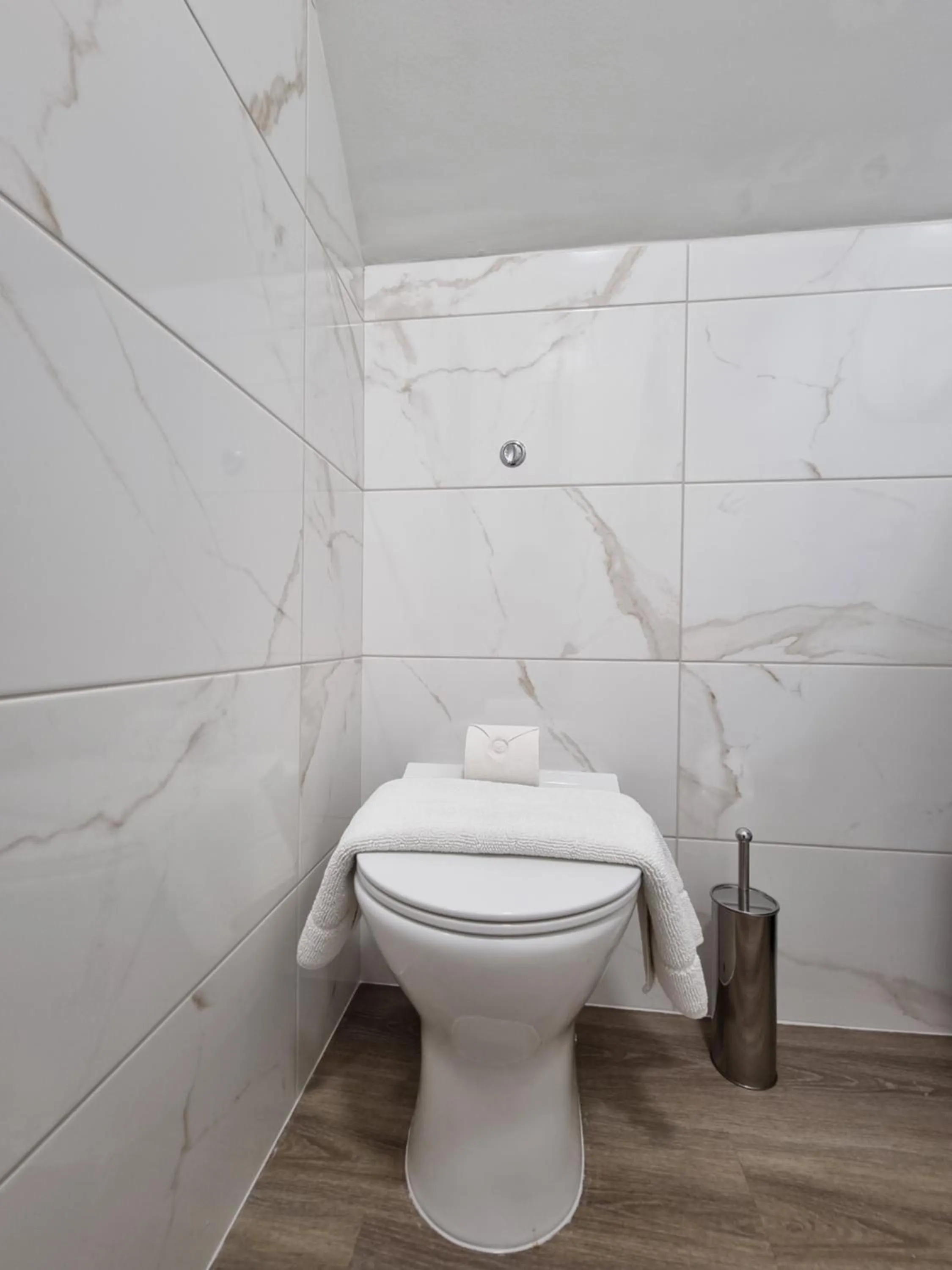 Toilet in Hotel CG London