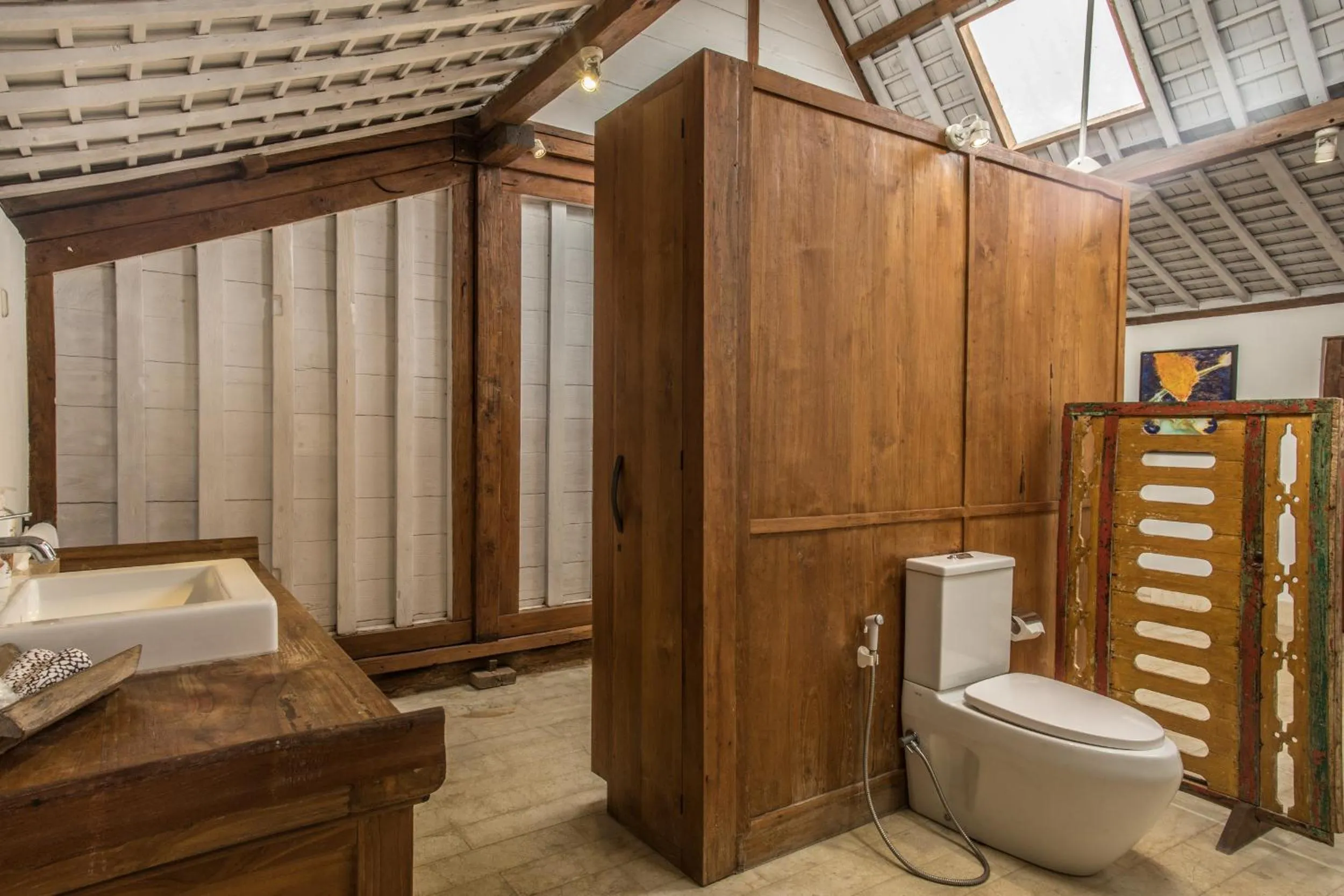 Shower in Wayang Retreat