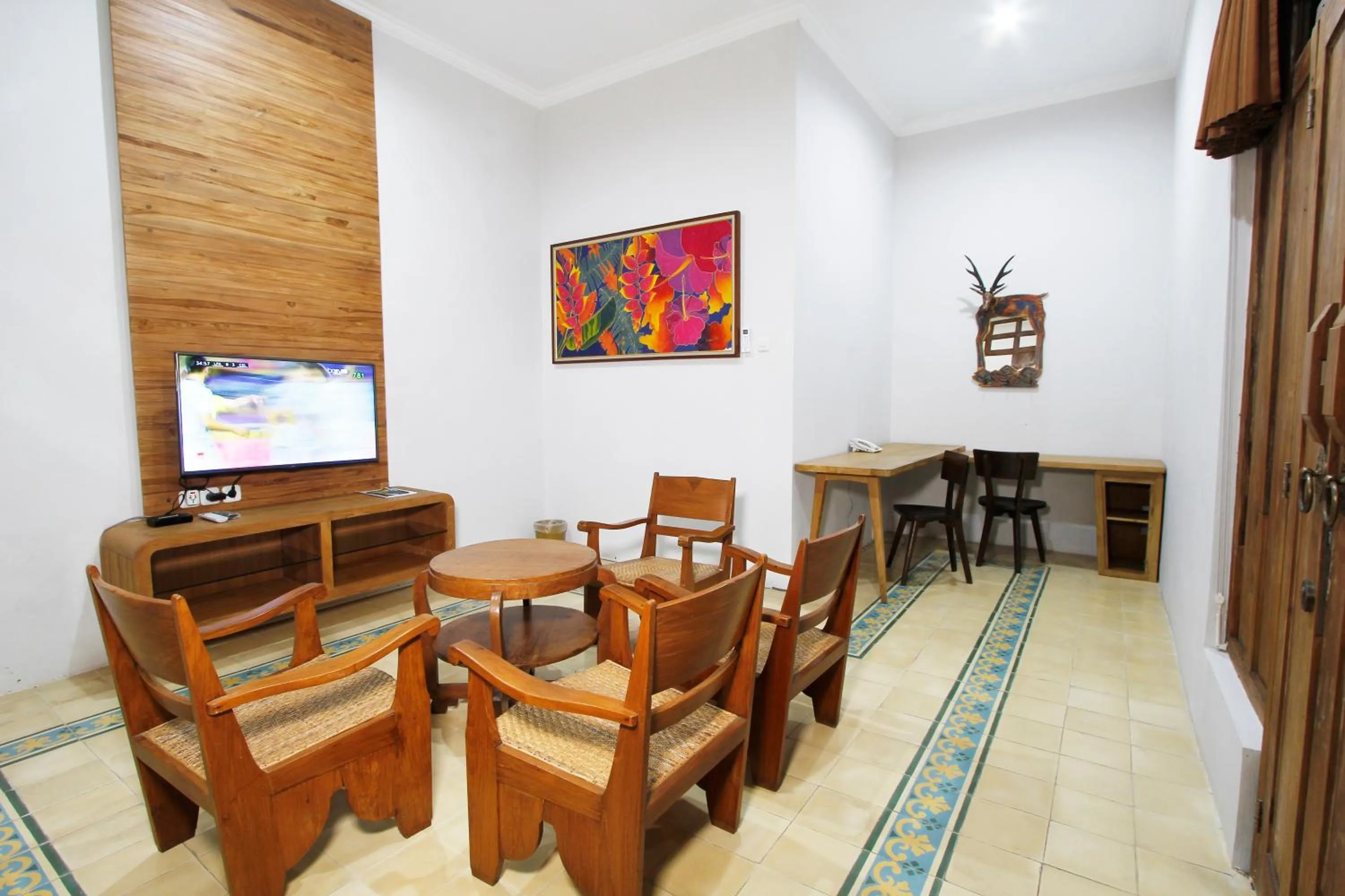 Living room in Joglo Mandapa Boutique Hotel