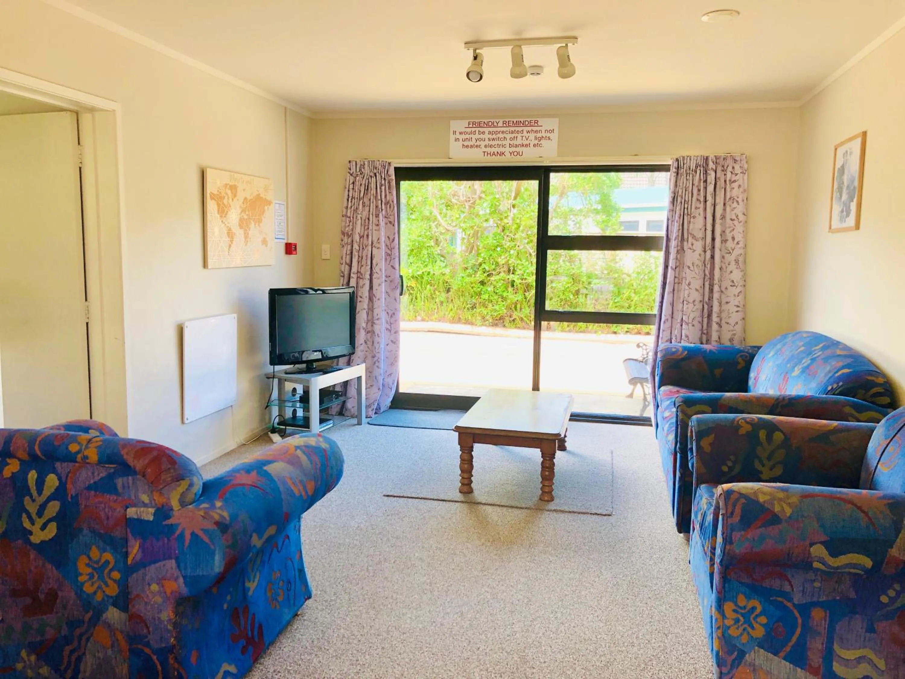 Living room in Aquarius Motel