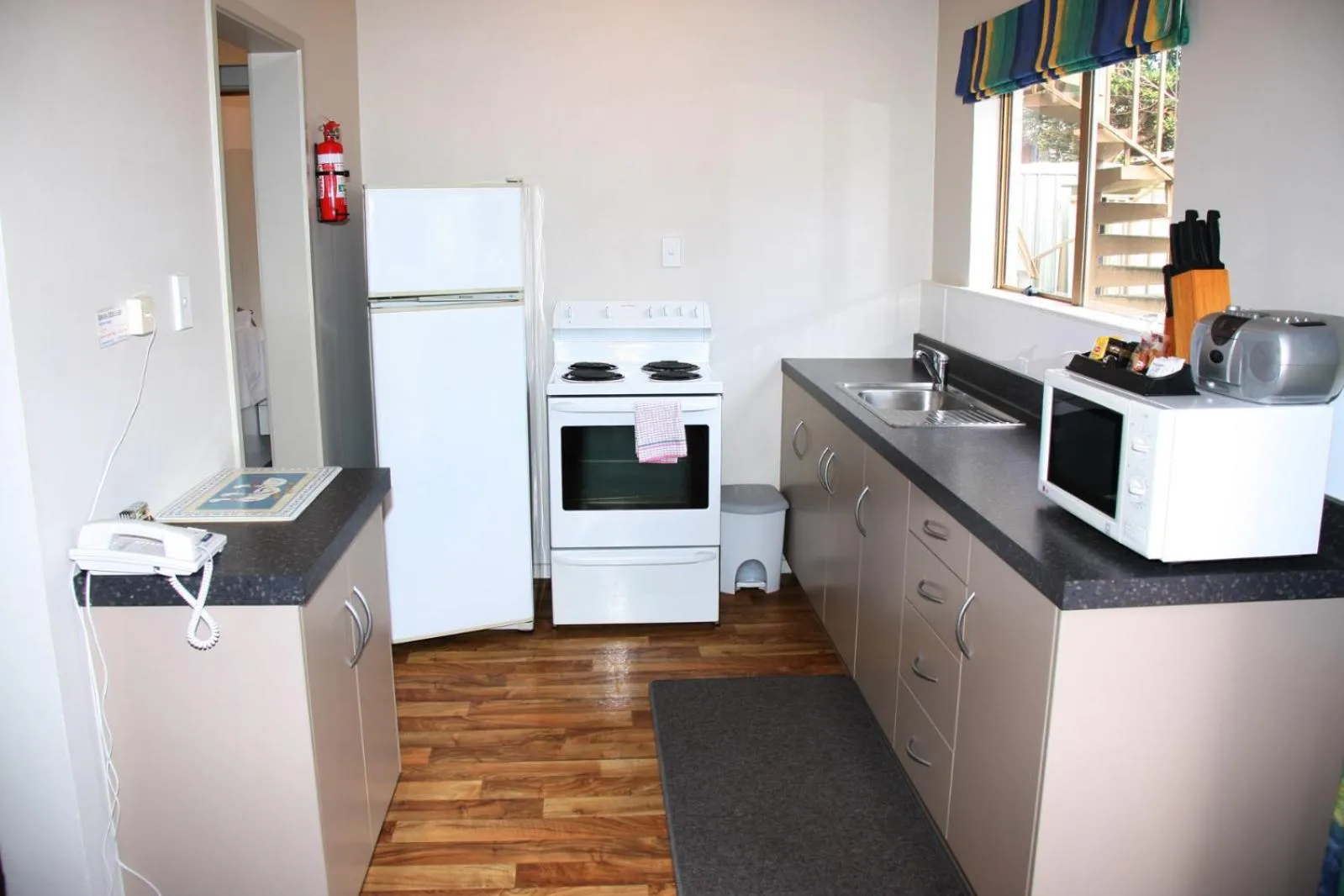 Kitchen or kitchenette in Aquarius Motel