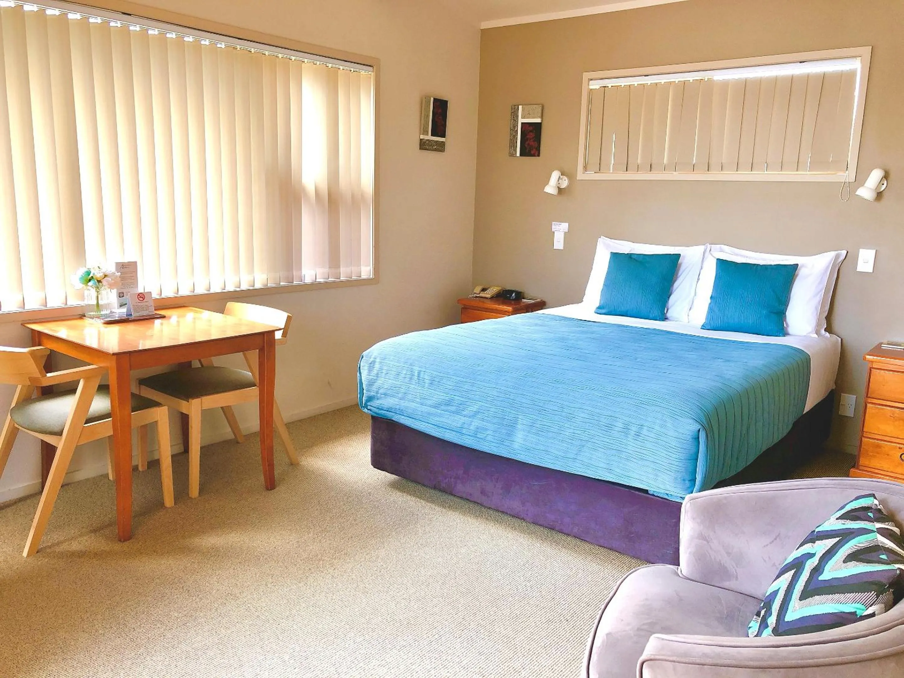 Photo of the whole room, Bed in Aquarius Motel