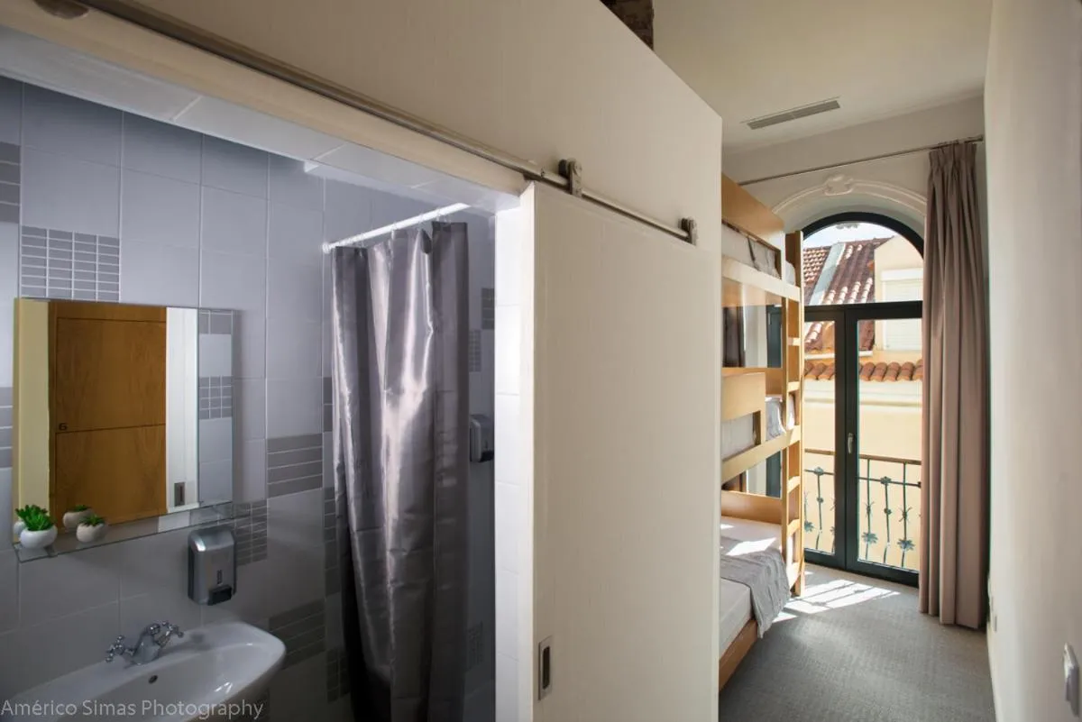 Bunk Bed in Mixed Dormitory Room in Day Off Suite&Hostel