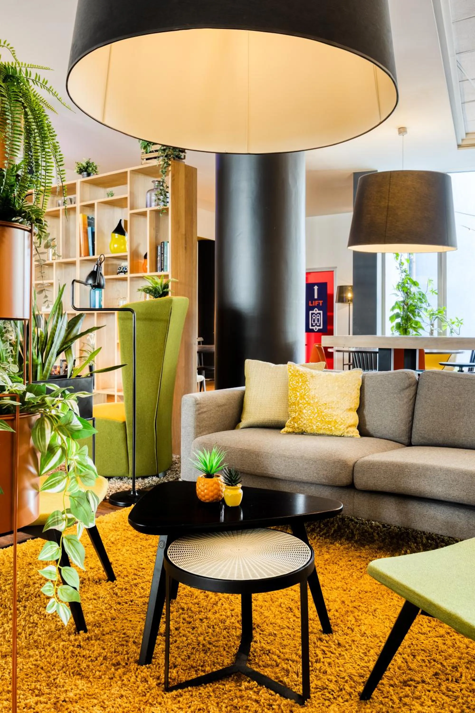 Seating area in Holiday Inn Express Mechelen City Centre by IHG