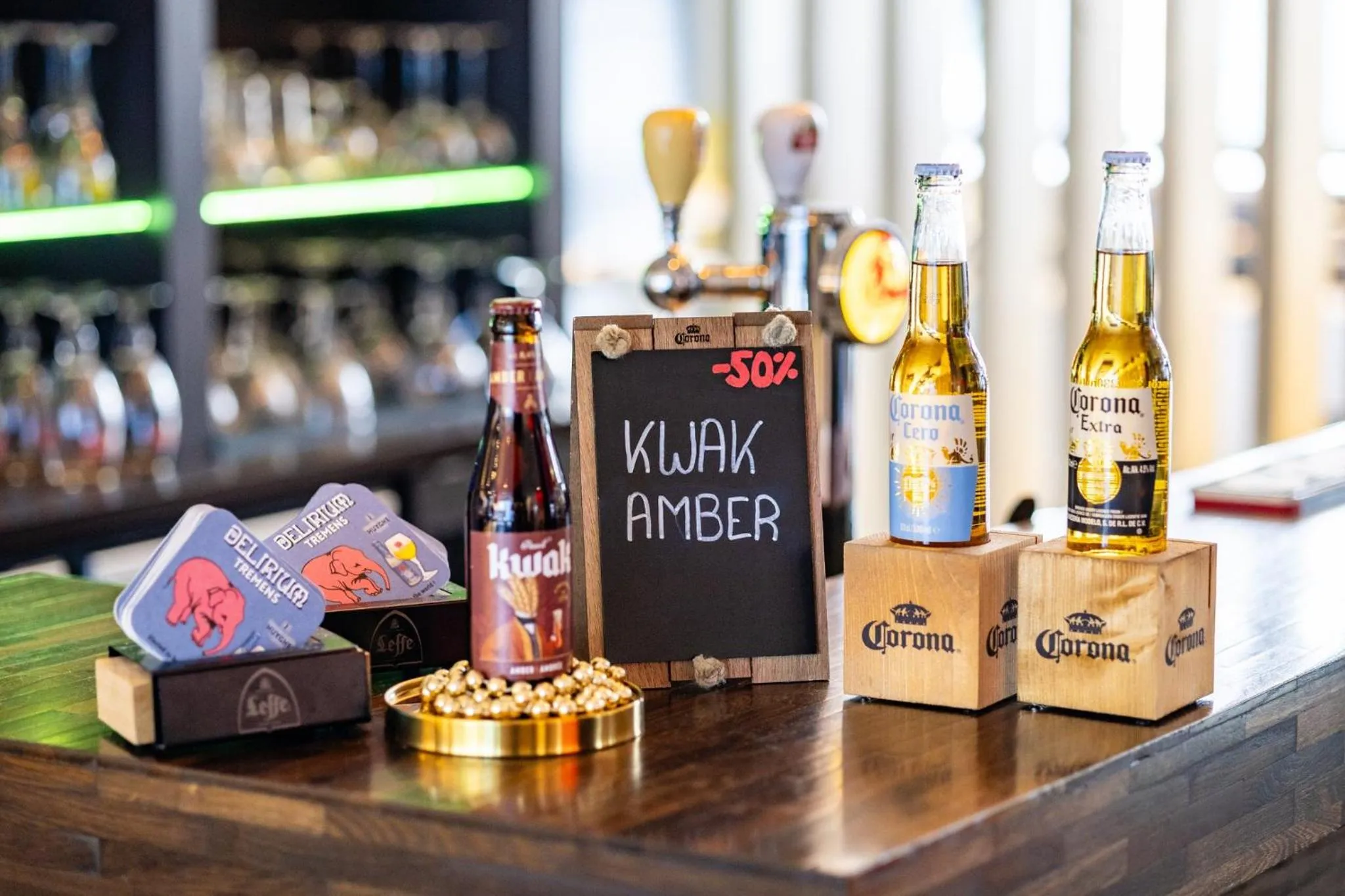 Lounge or bar in Holiday Inn Express Mechelen City Centre by IHG