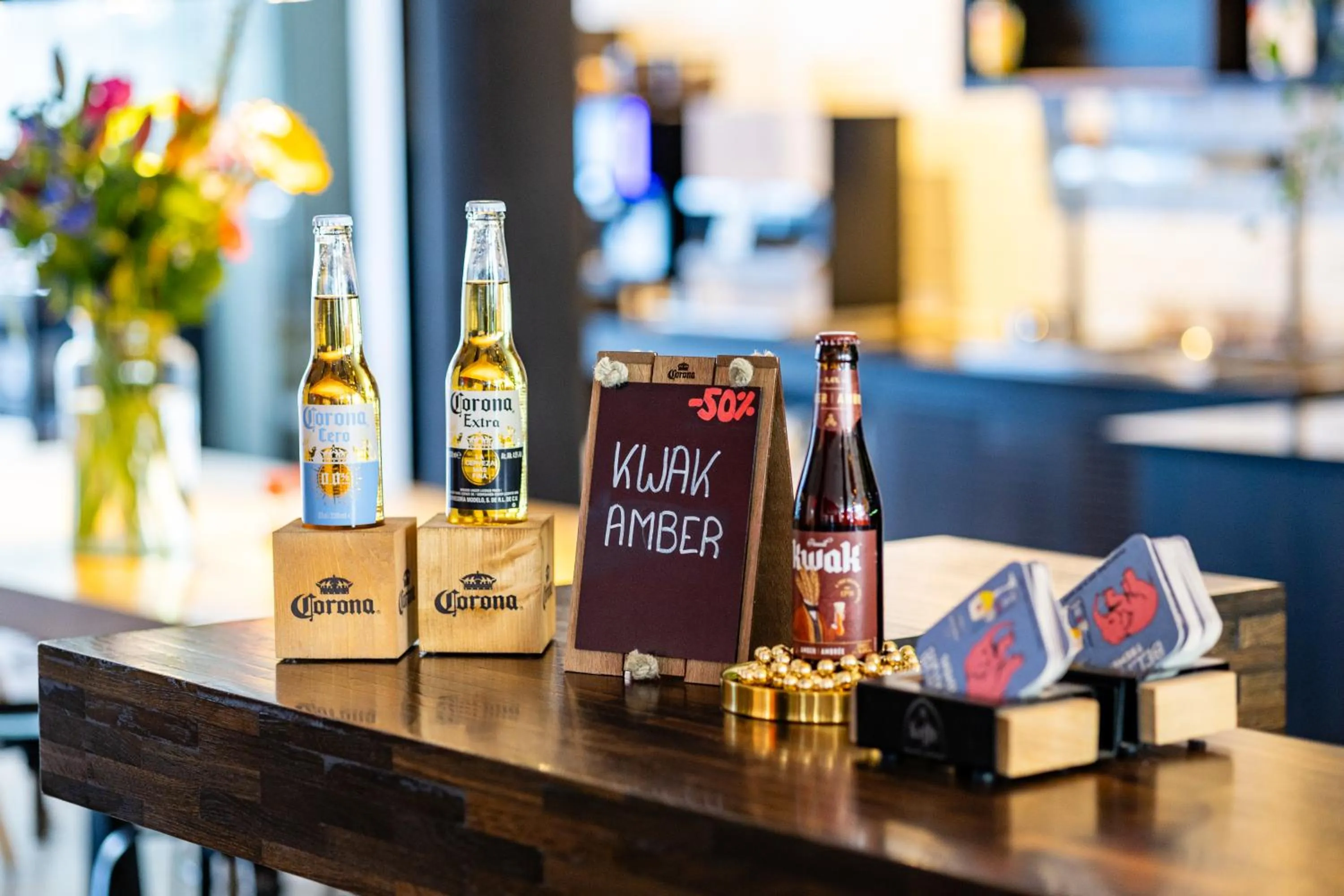 Lounge or bar in Holiday Inn Express Mechelen City Centre by IHG