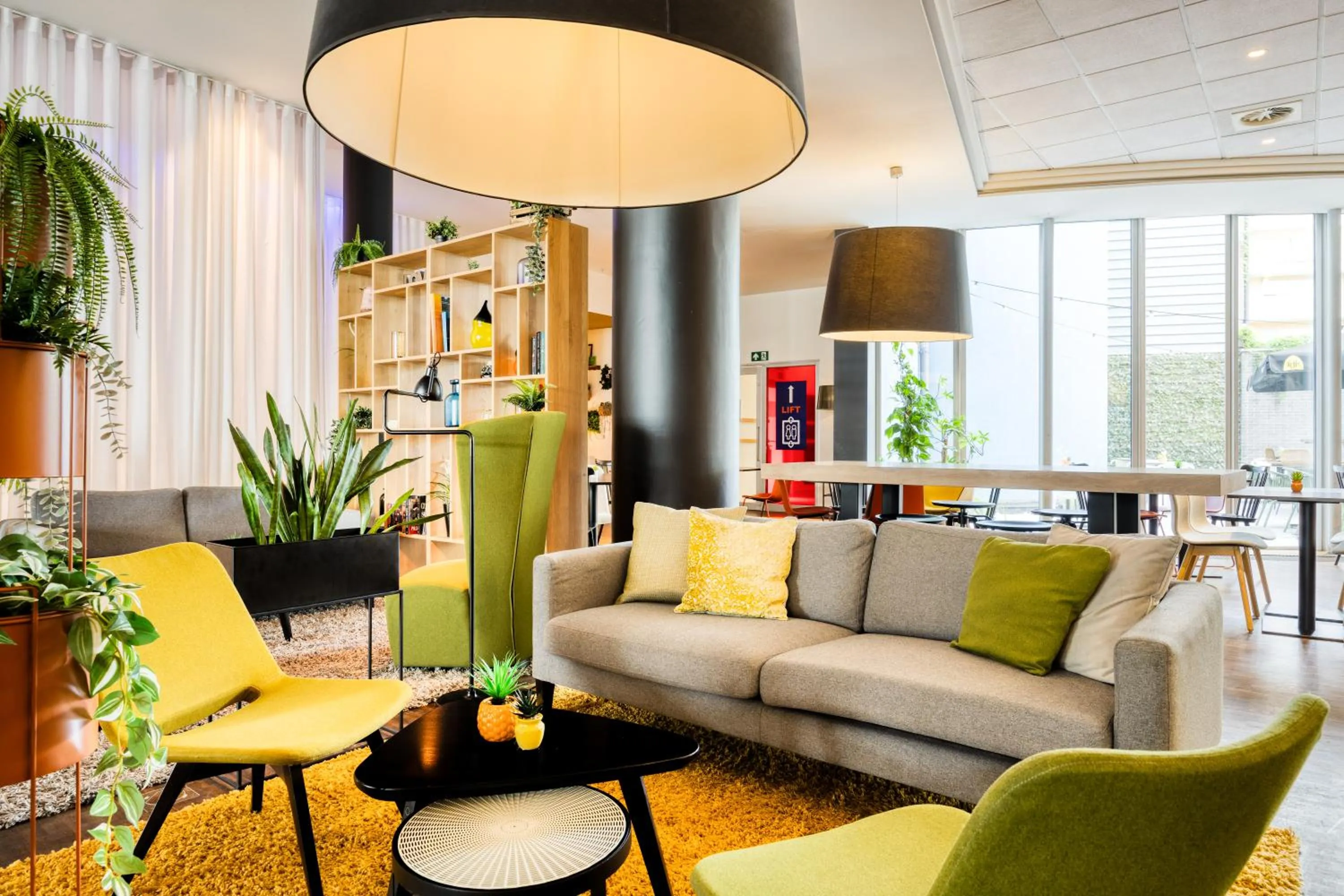 Seating area in Holiday Inn Express Mechelen City Centre by IHG
