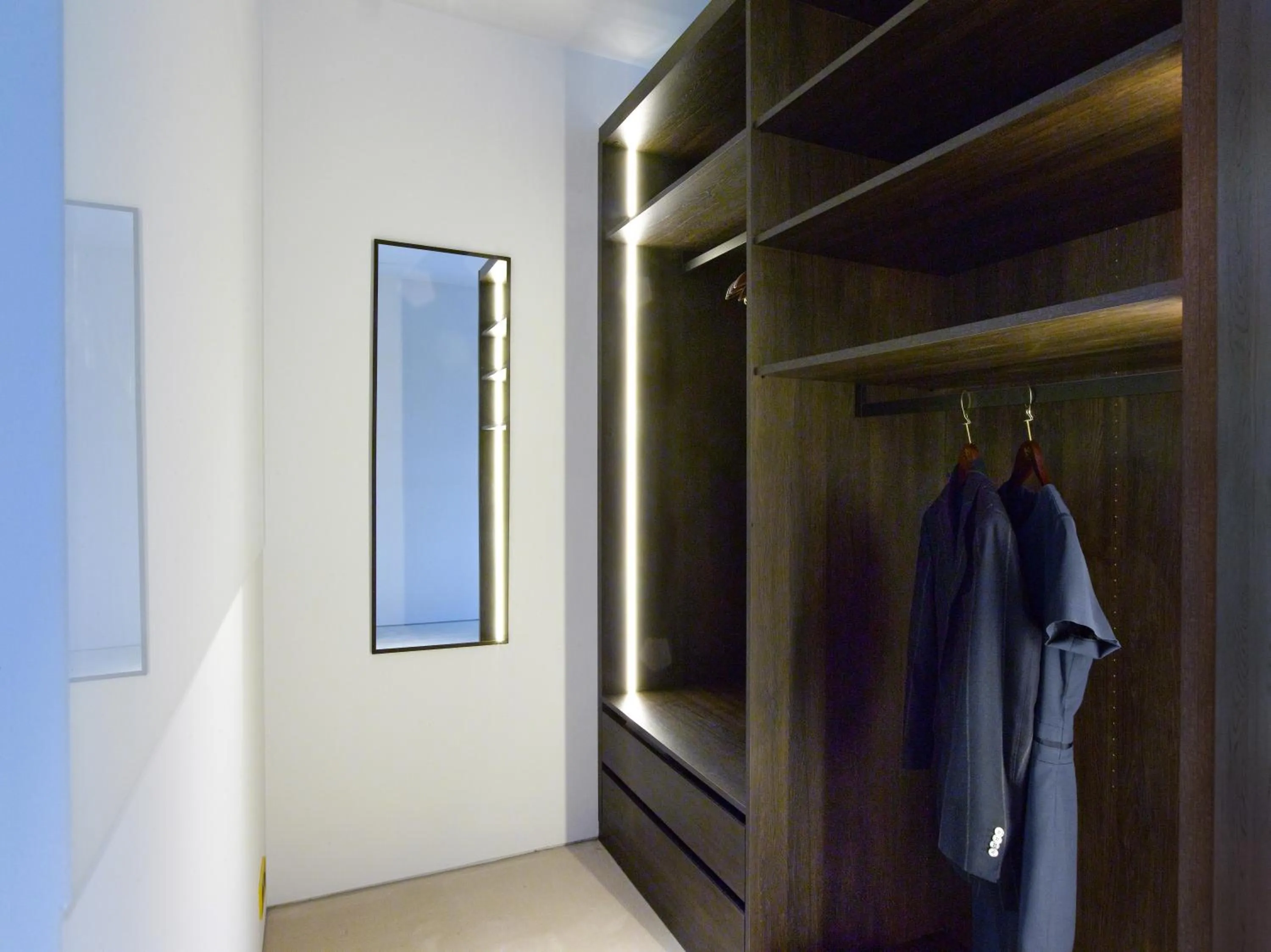 wardrobe in Hotel Damier Kortrijk