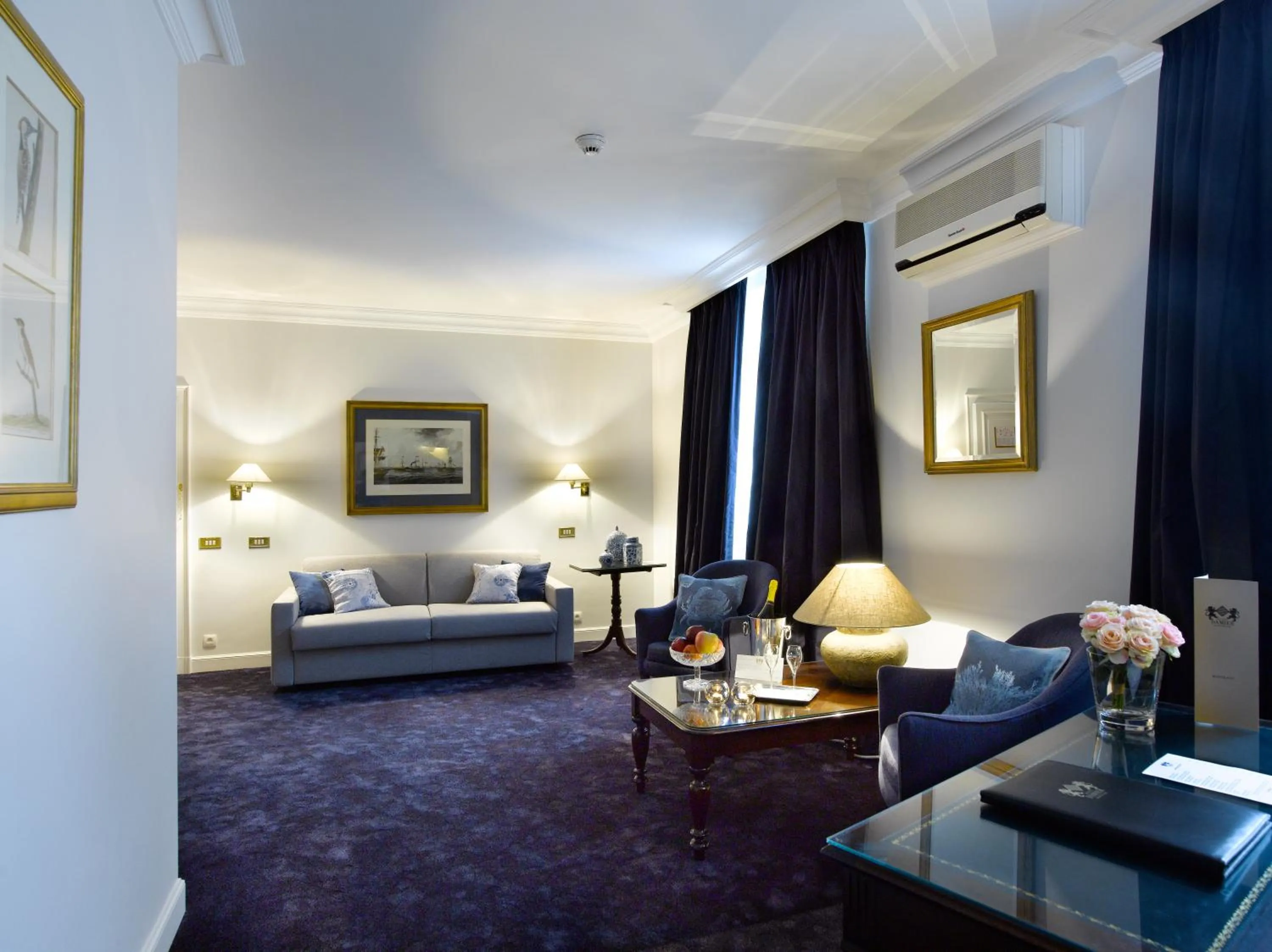 Seating area in Hotel Damier Kortrijk