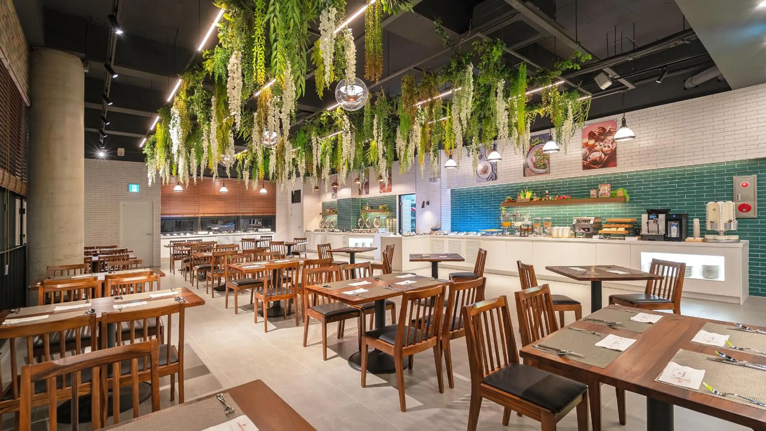 Restaurant/Places to Eat in Hotel T Point