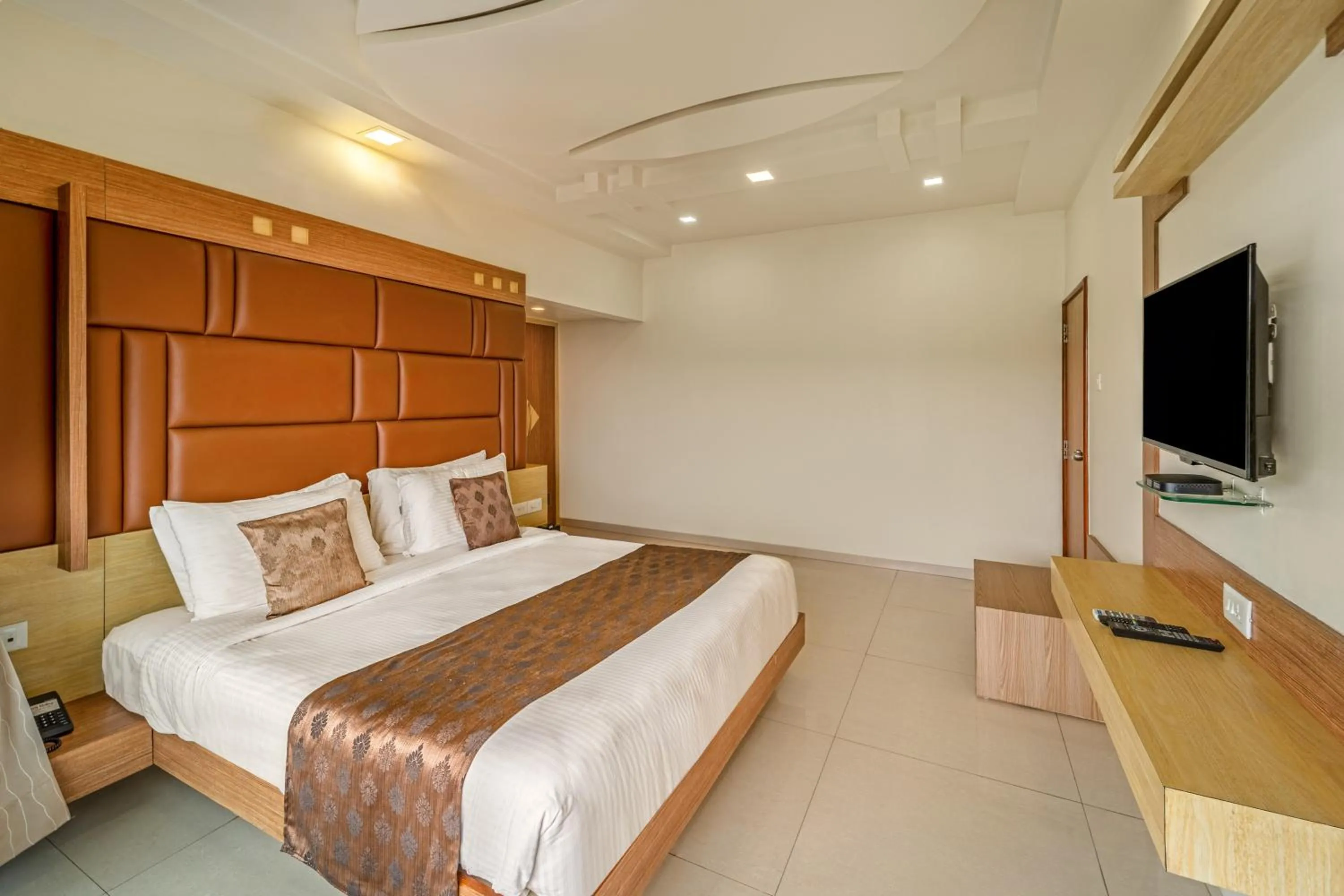 Bedroom, Bed in Sterling Panchgani