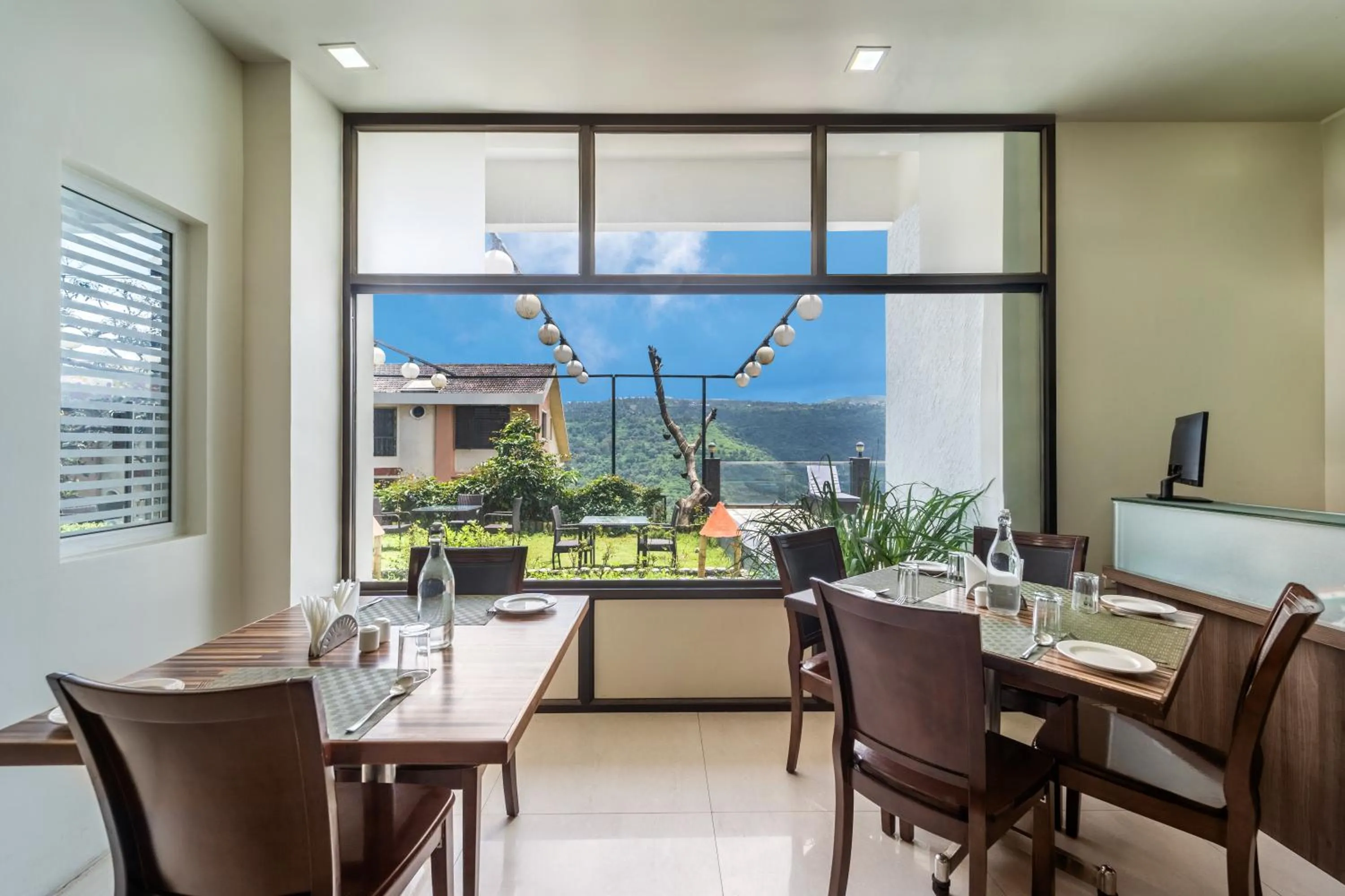 Restaurant/places to eat in Sterling Panchgani