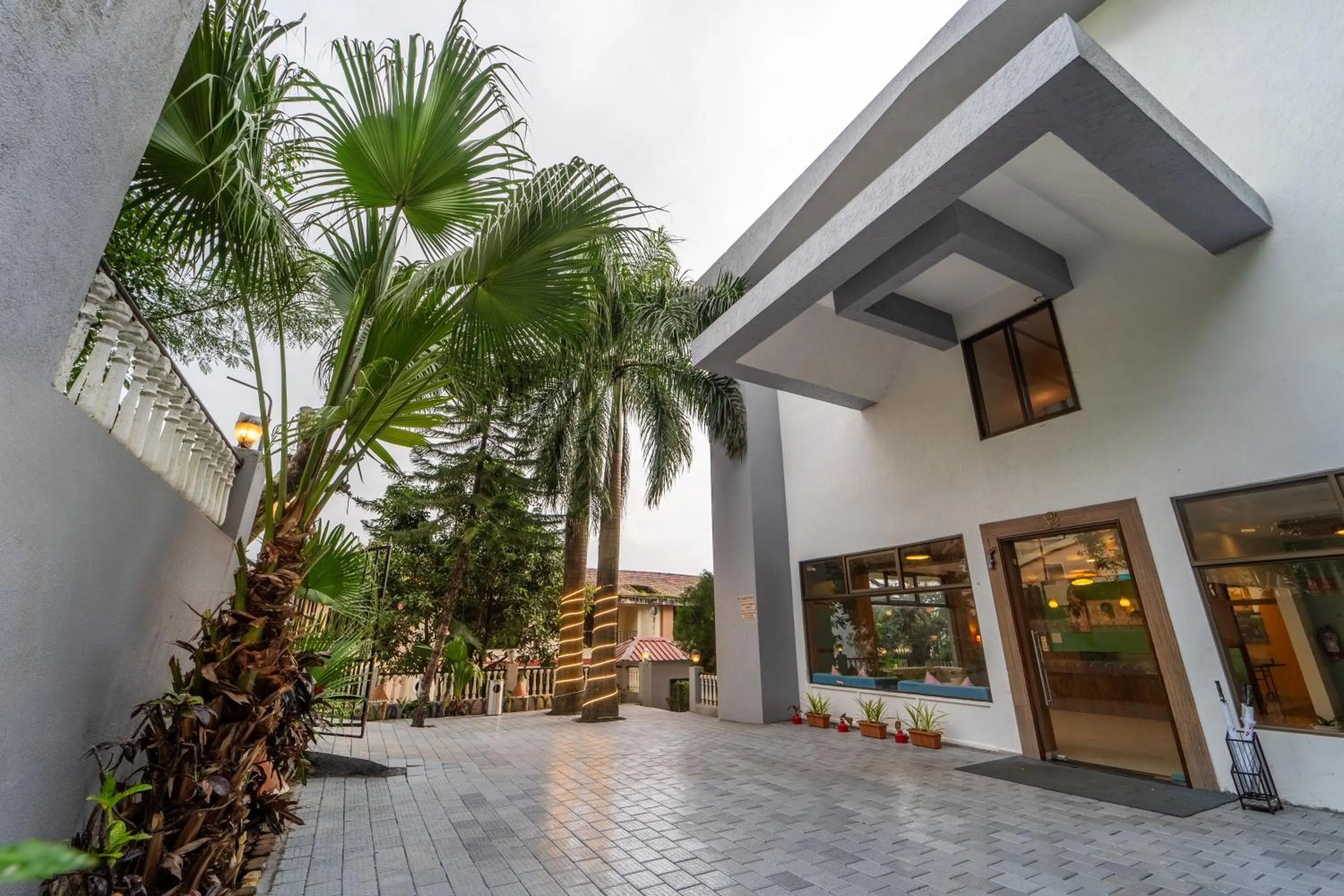 Facade/entrance in Sterling Panchgani