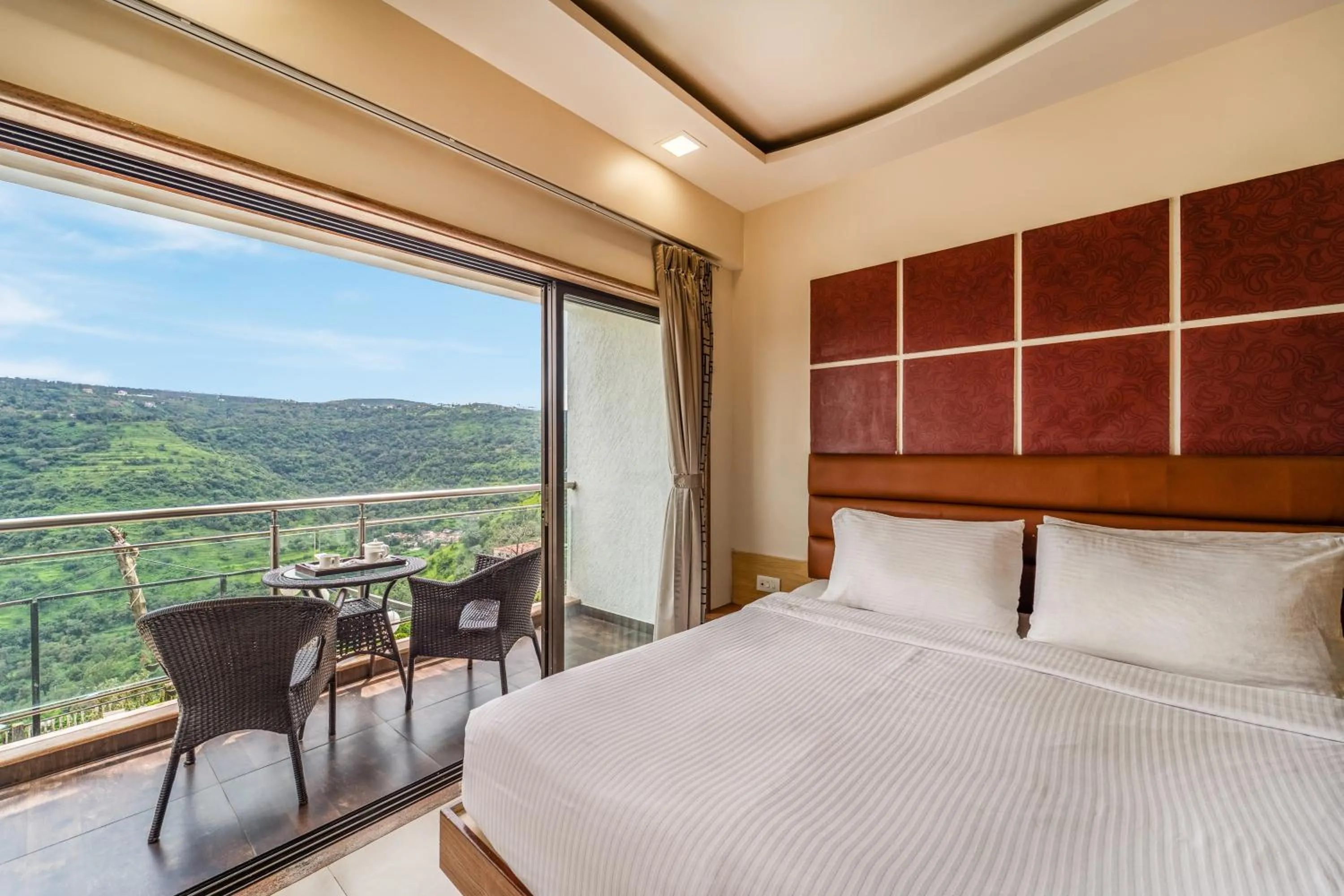View (from property/room), Bed in Sterling Panchgani