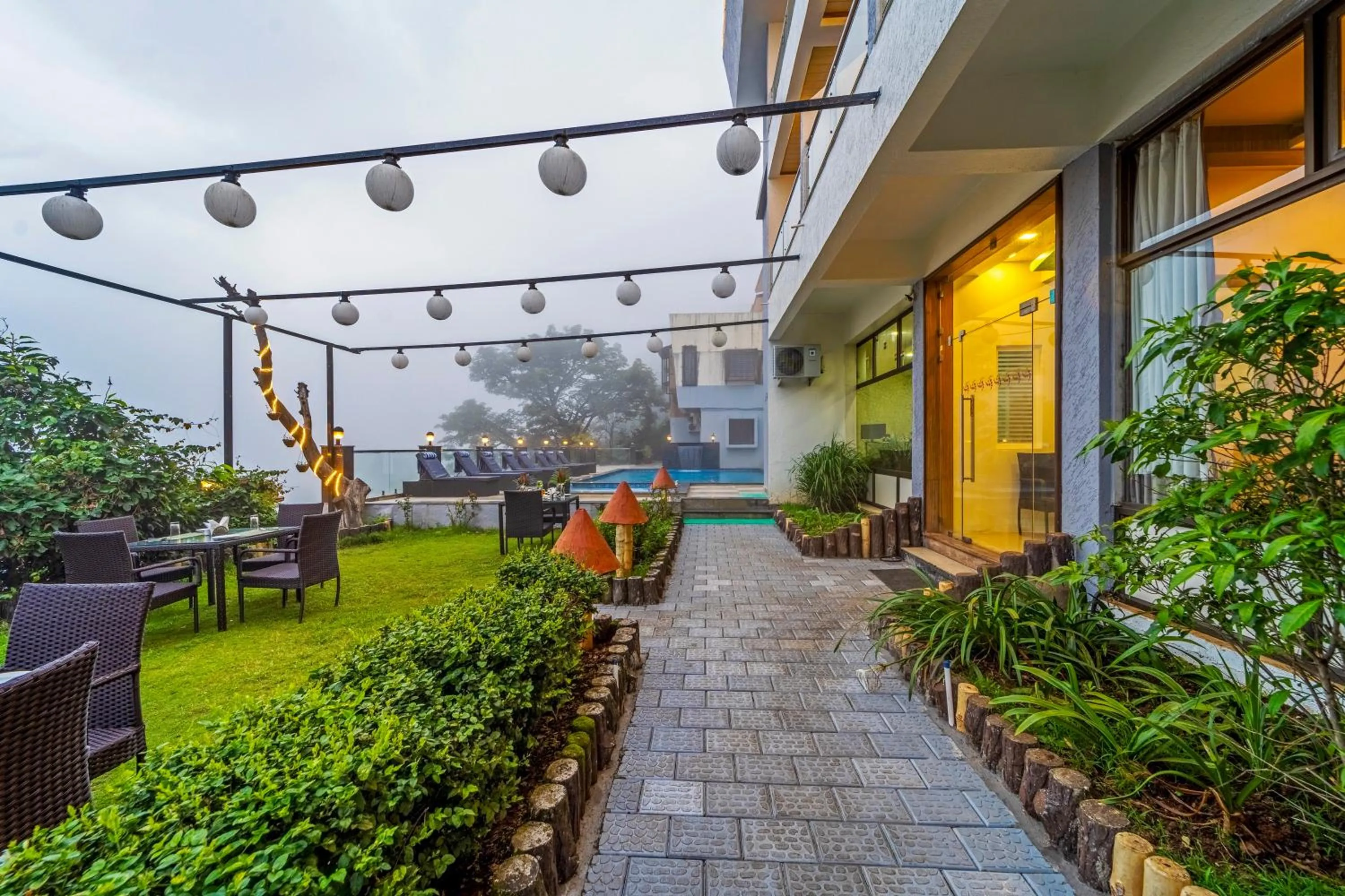 Restaurant/places to eat in Sterling Panchgani