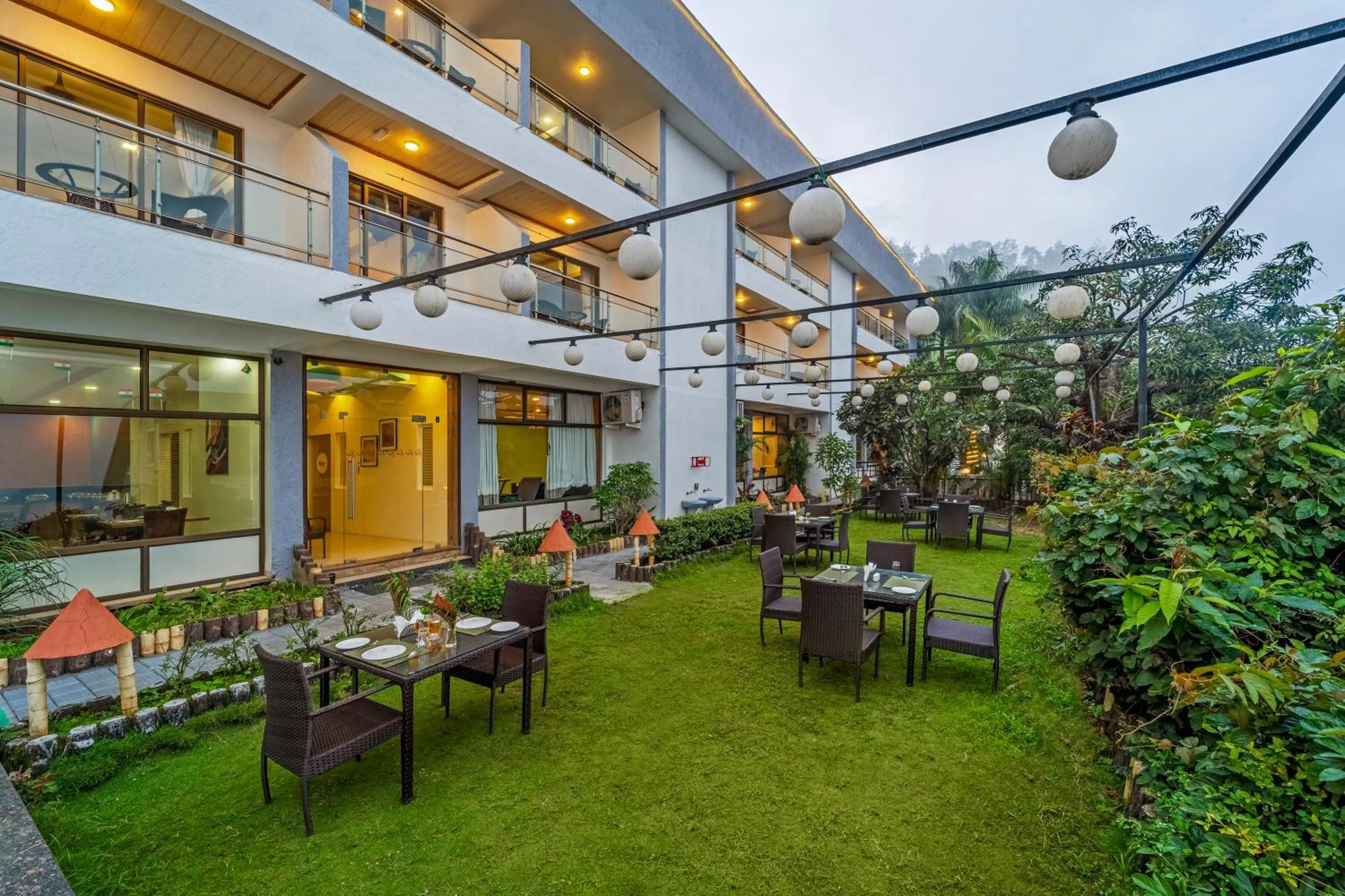 Restaurant/places to eat in Sterling Panchgani