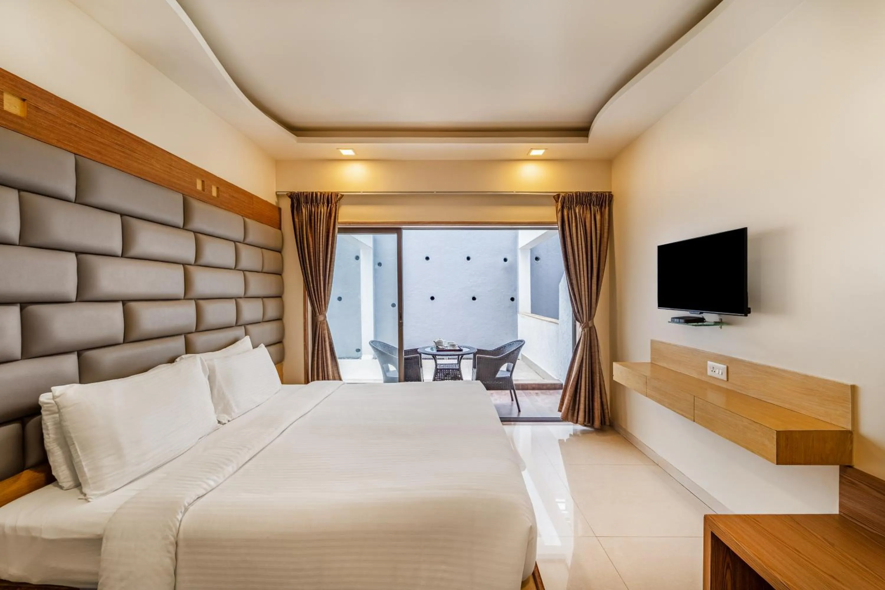 Photo of the whole room, Bed in Sterling Panchgani