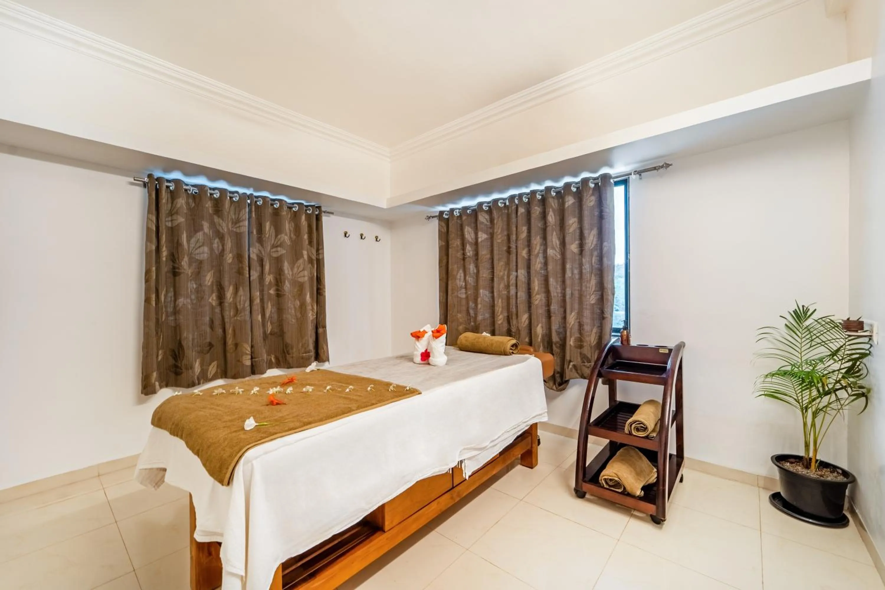 Spa and wellness centre/facilities, Bed in Sterling Panchgani