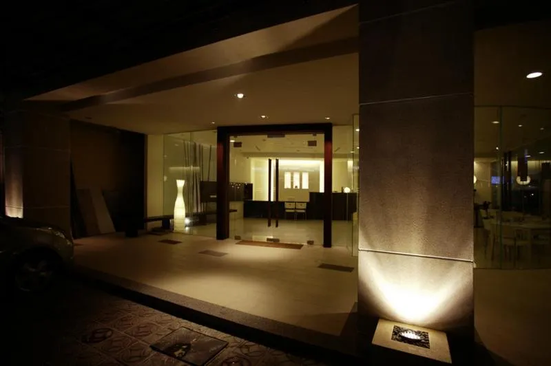 Facade/entrance in River Hotel