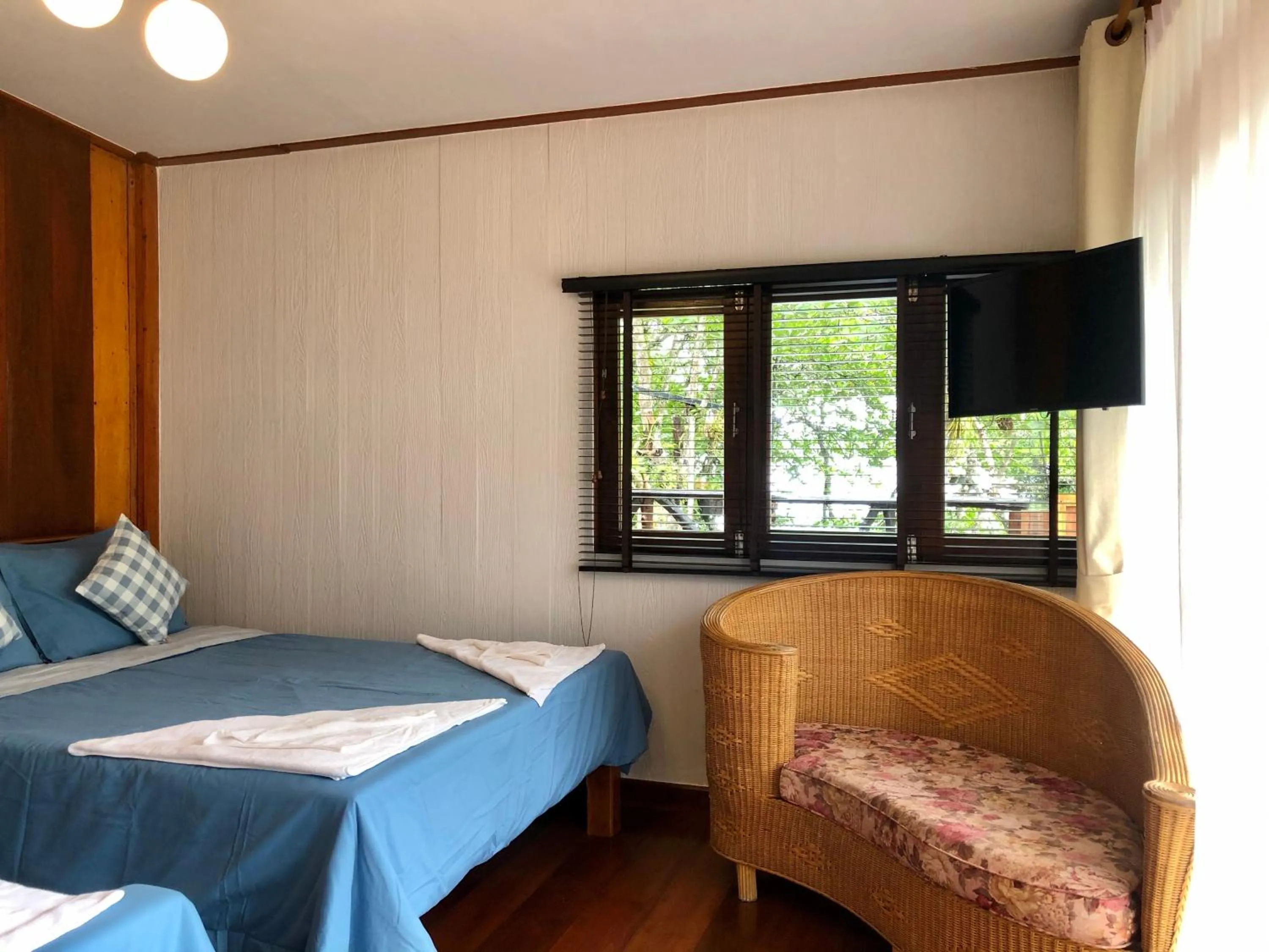 Photo of the whole room, Bed in Baan Chan Lay Koh Chang