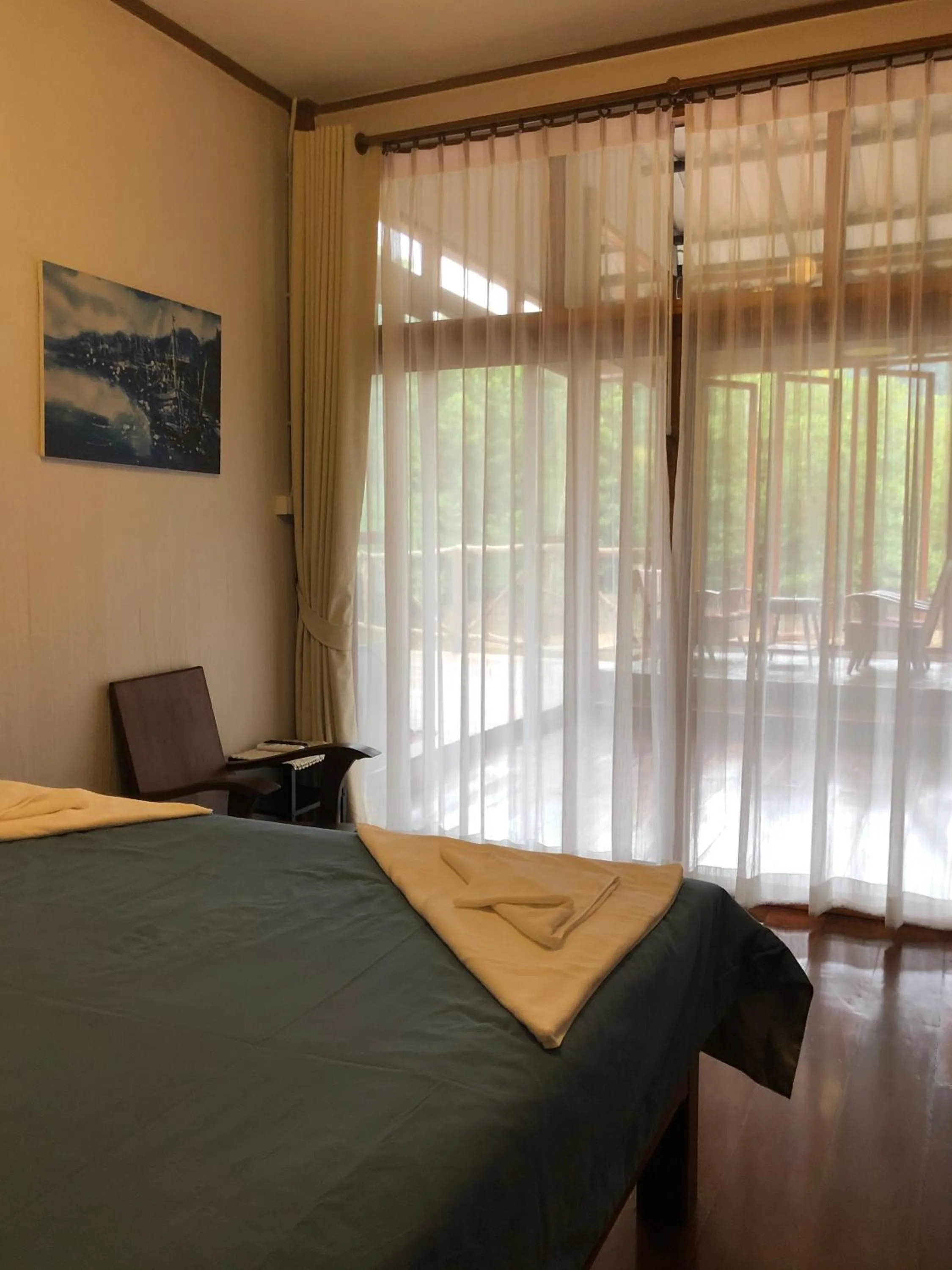 Photo of the whole room, Bed in Baan Chan Lay Koh Chang