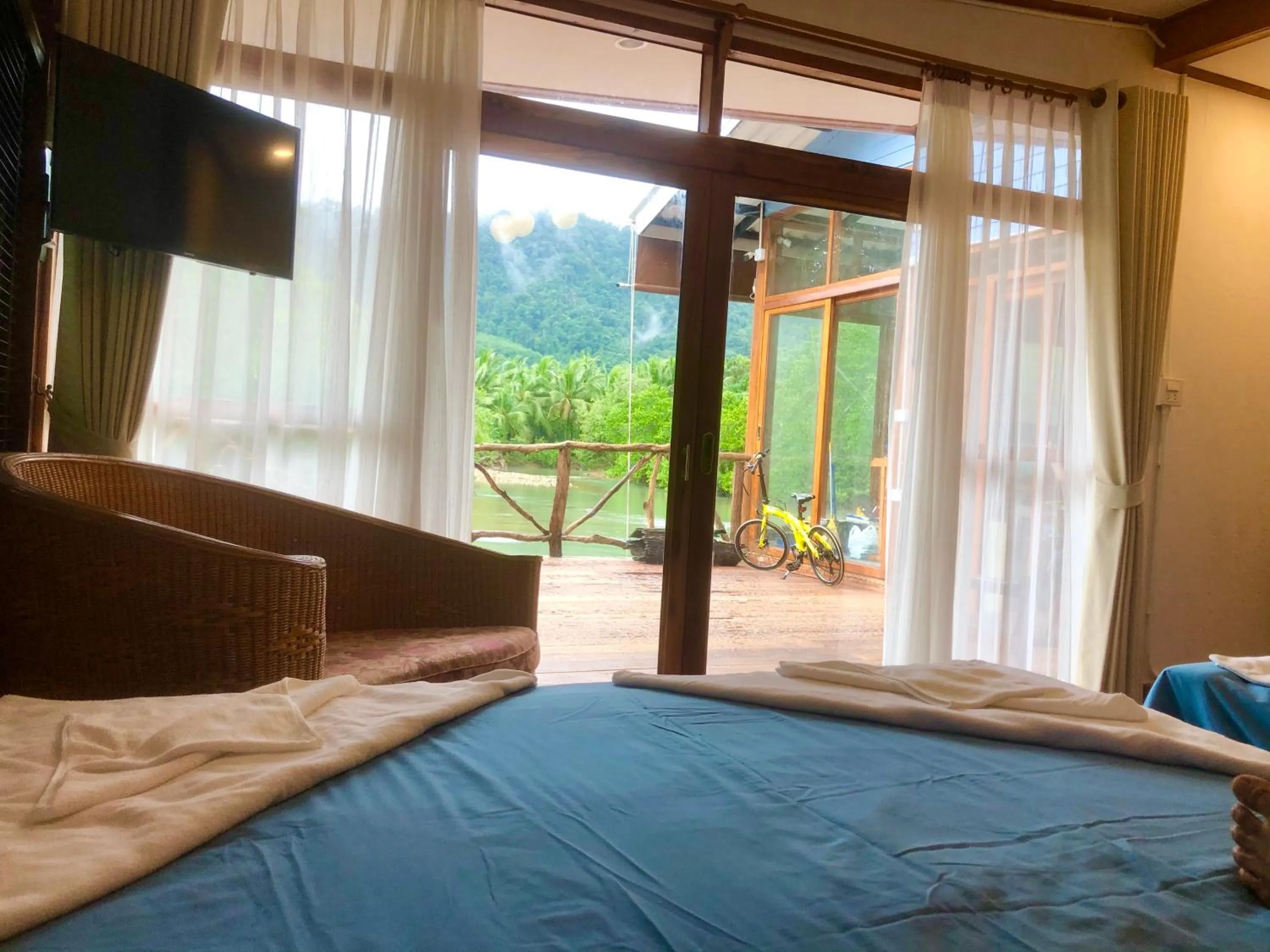 Photo of the whole room, Bed in Baan Chan Lay Koh Chang