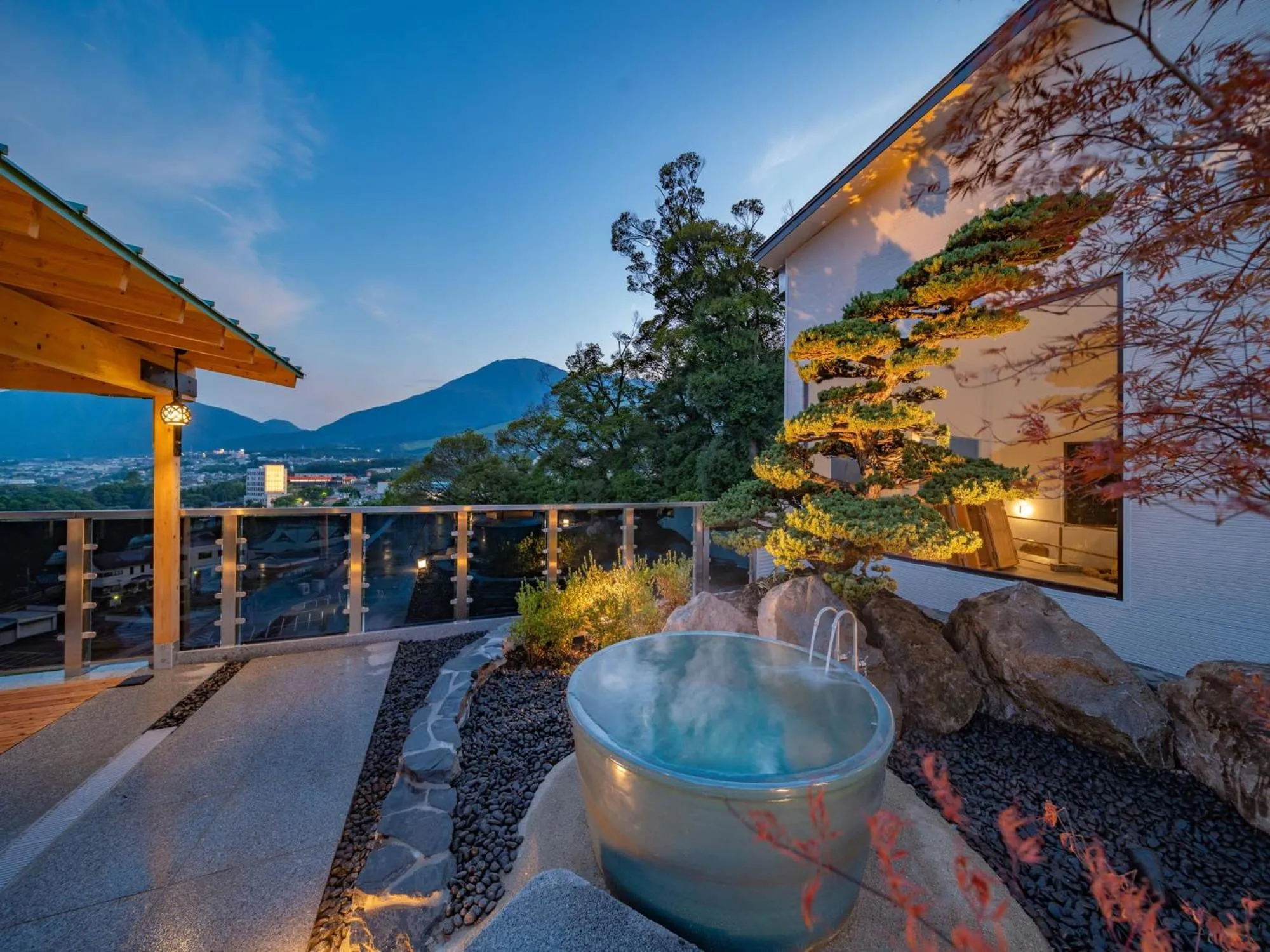 Hot Spring Bath in Kannawaen