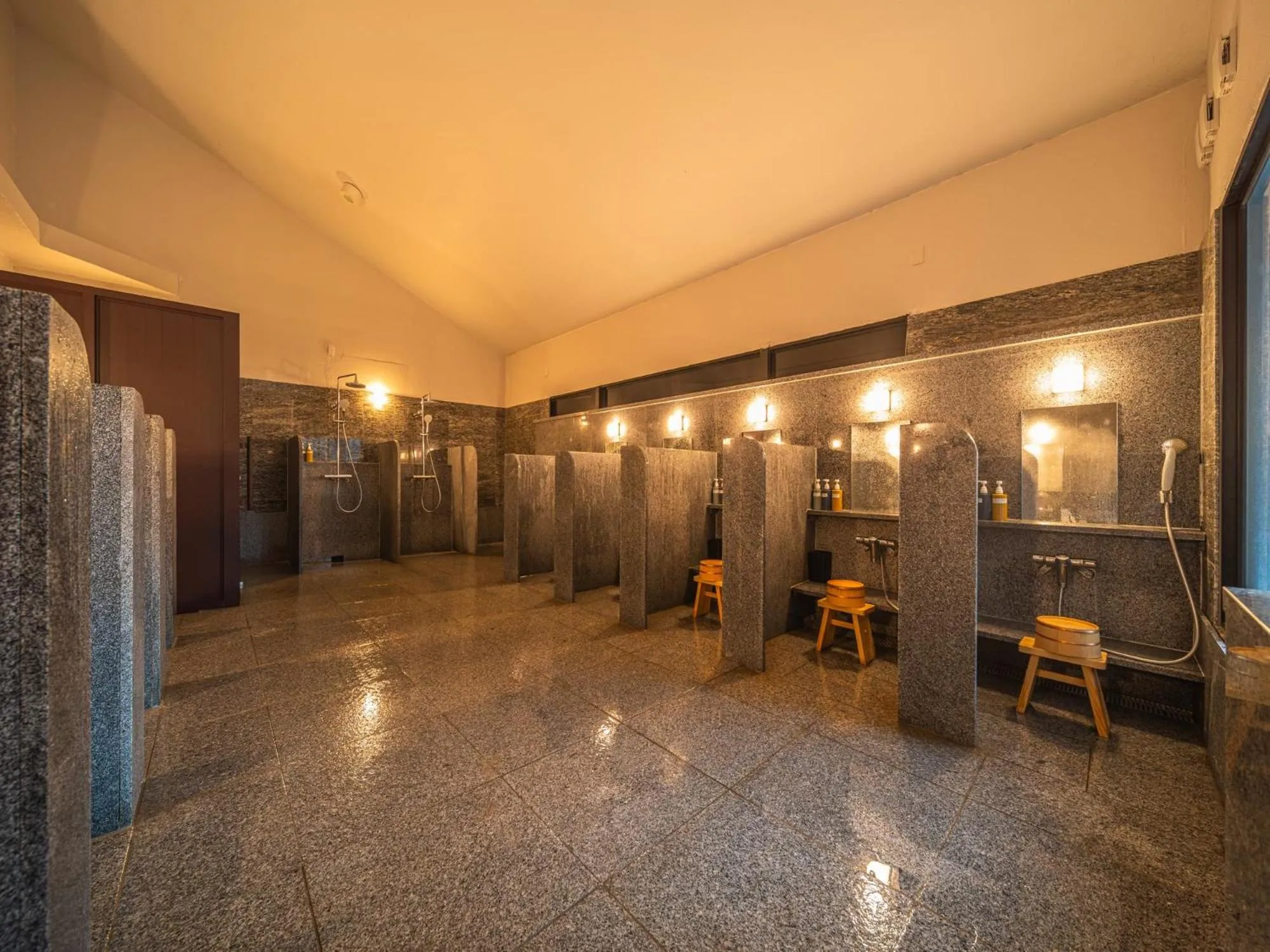 Public Bath in Kannawaen