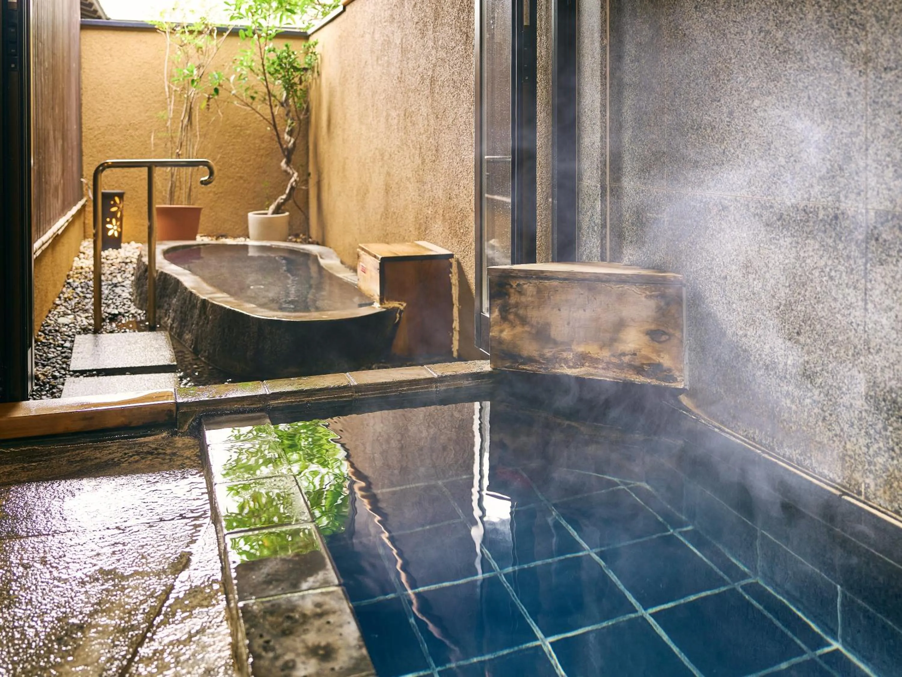 Hot Spring Bath in Kannawaen
