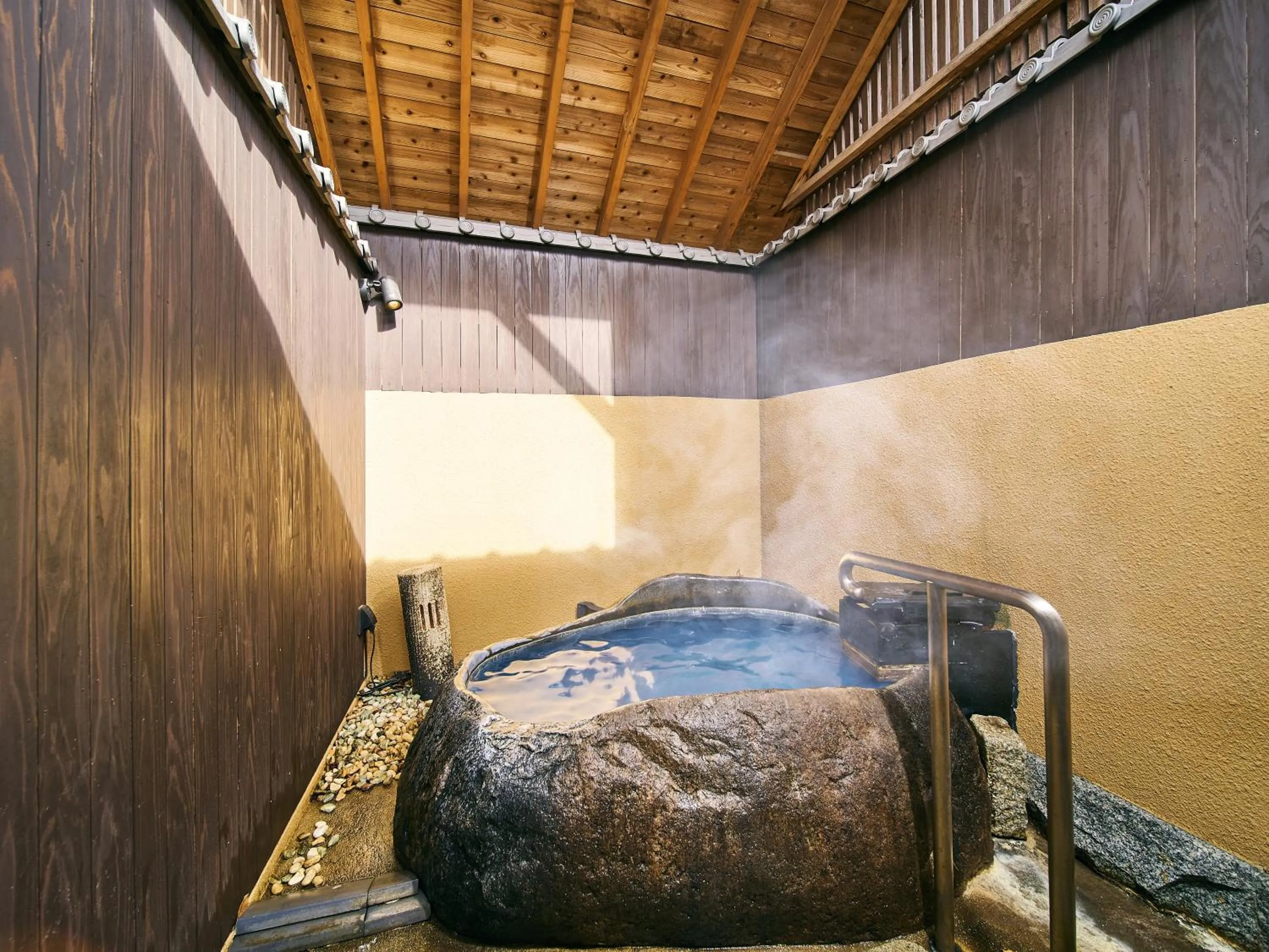 Hot Spring Bath in Kannawaen