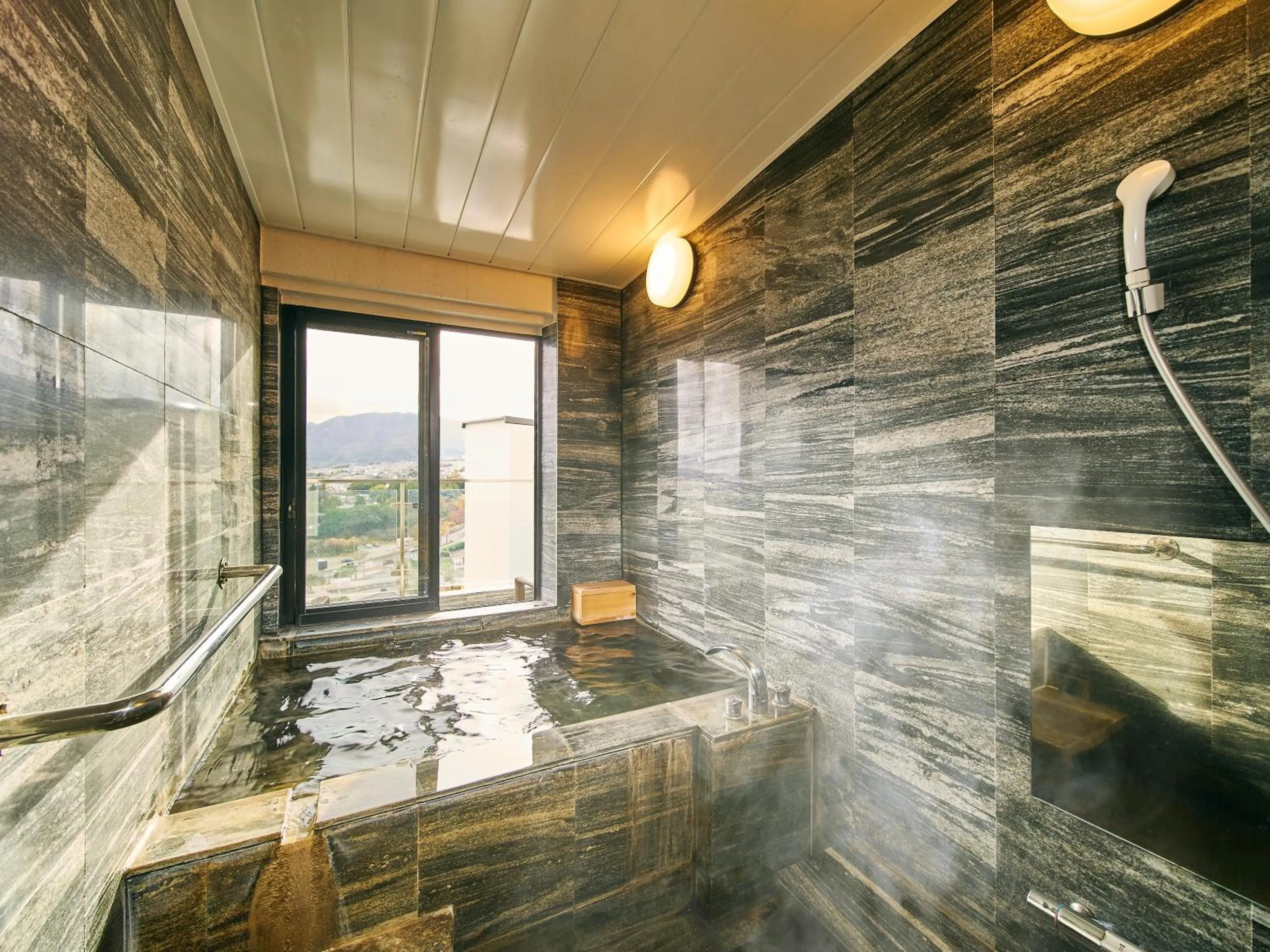 Hot Spring Bath in Kannawaen